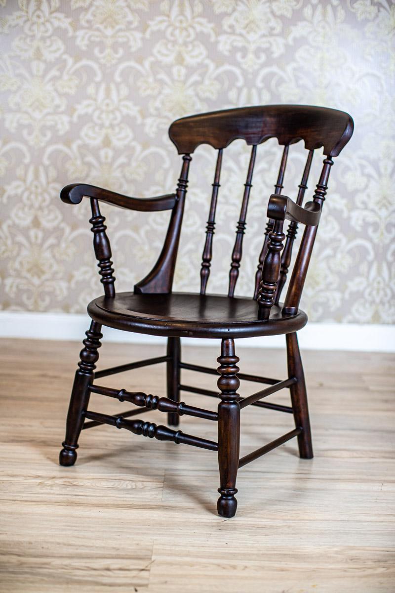 19th Century English Beech Armchair in Dark Brown

We present you a beech armchair from the late 19th century.
The seat is made of solid wood. The legs and backseat are turned.

This piece of furniture has undergone after renovation and finished in