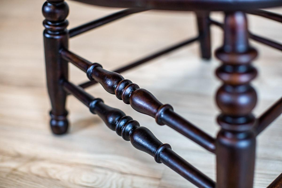 Sillón inglés del siglo XIX de madera de haya en marrón oscuro en venta 1