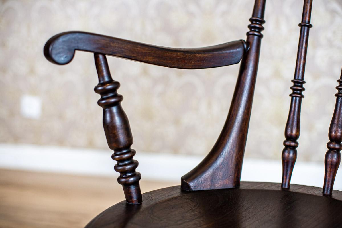 Sillón inglés del siglo XIX de madera de haya en marrón oscuro en venta 2