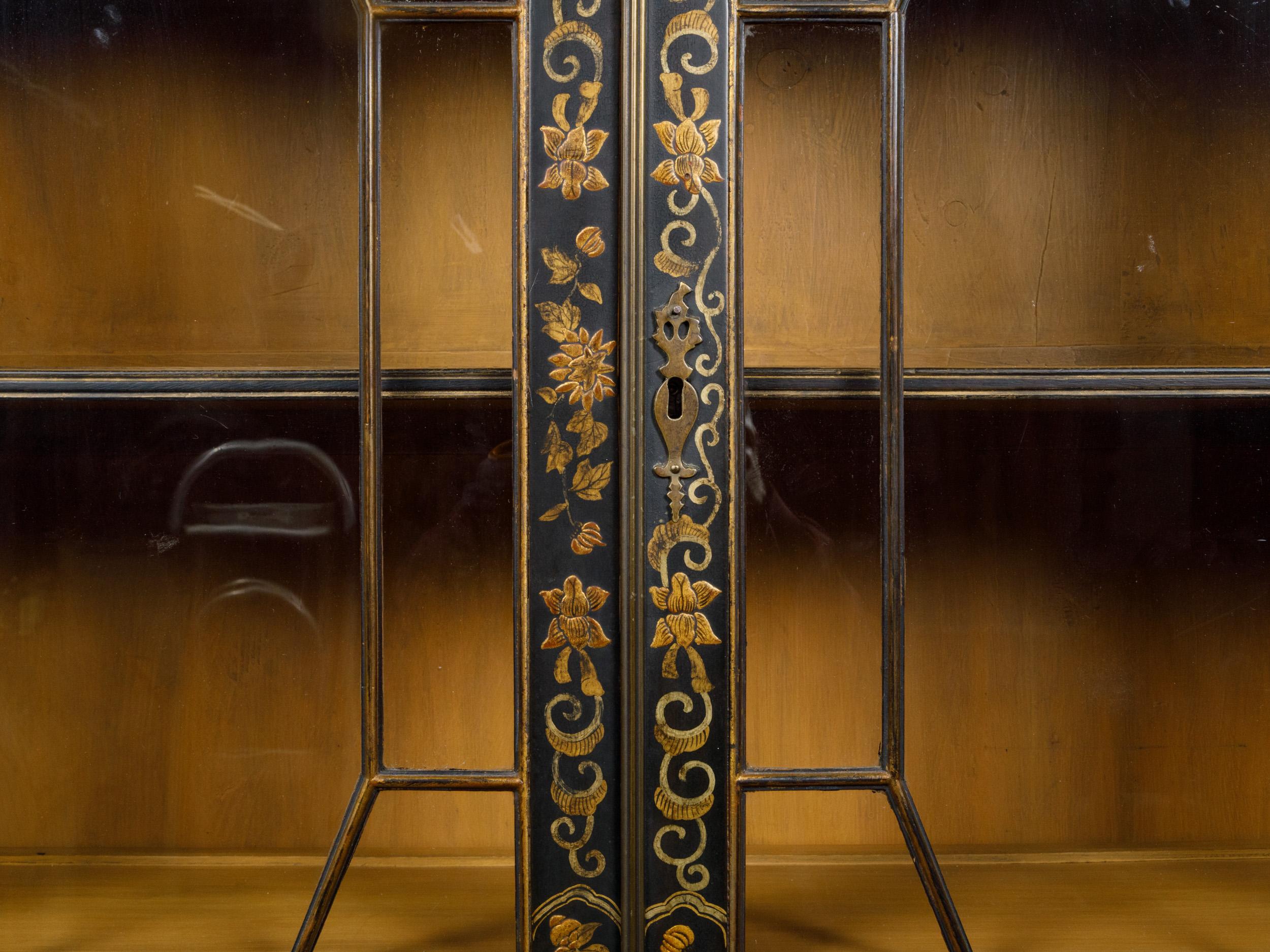19th Century English Black and Gold Chinoiserie Bookcase with Glass Doors For Sale 7