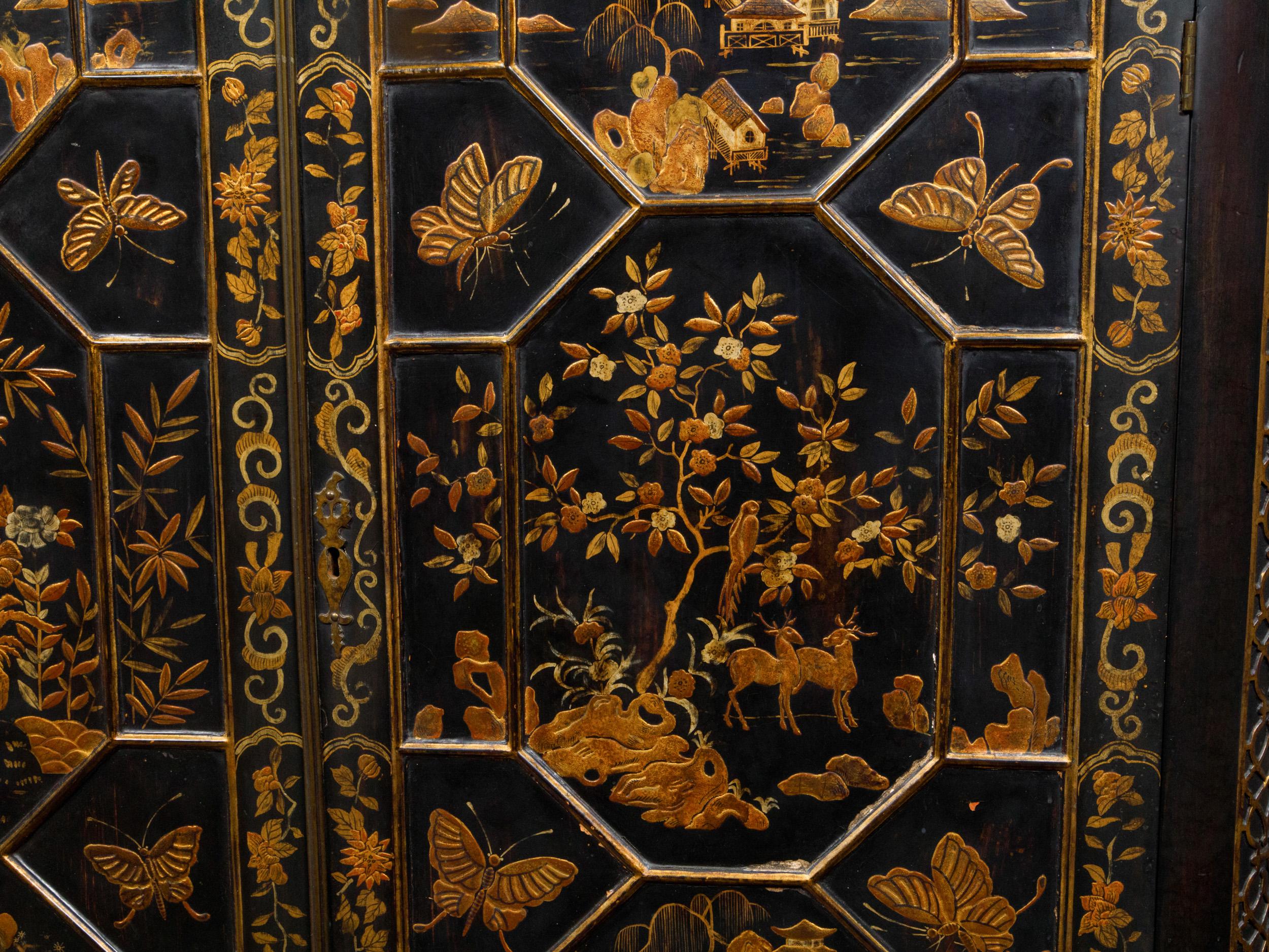 19th Century English Black and Gold Chinoiserie Bookcase with Glass Doors For Sale 9