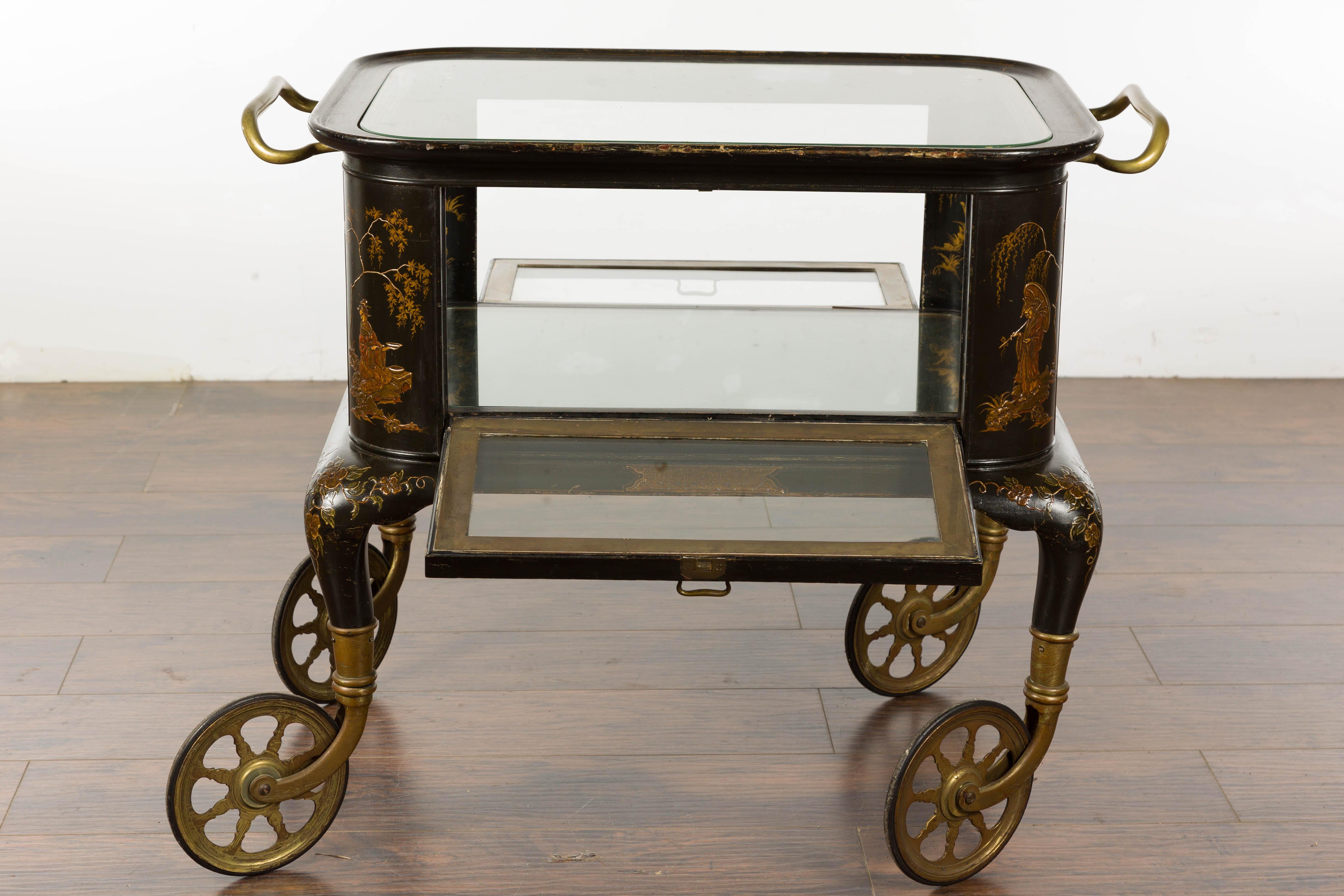 Chariot anglais du 19e siècle en japannage noir et or avec décor de Chinoiserie en vente 2