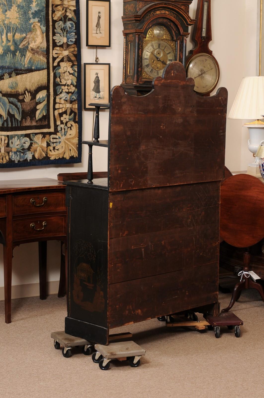Chiffoniera inglese del XIX secolo laccata nera con decorazioni a cineserie in vendita 7