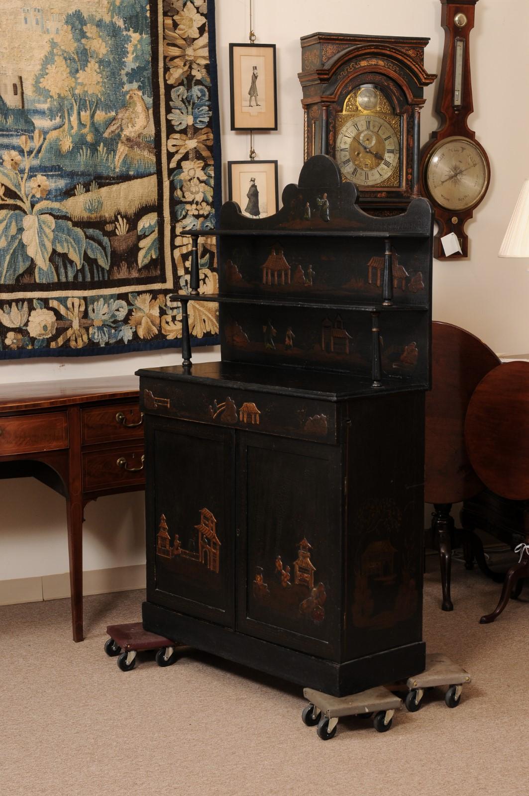 Chiffoniera inglese del XIX secolo laccata nera con decorazioni a cineserie in vendita 10