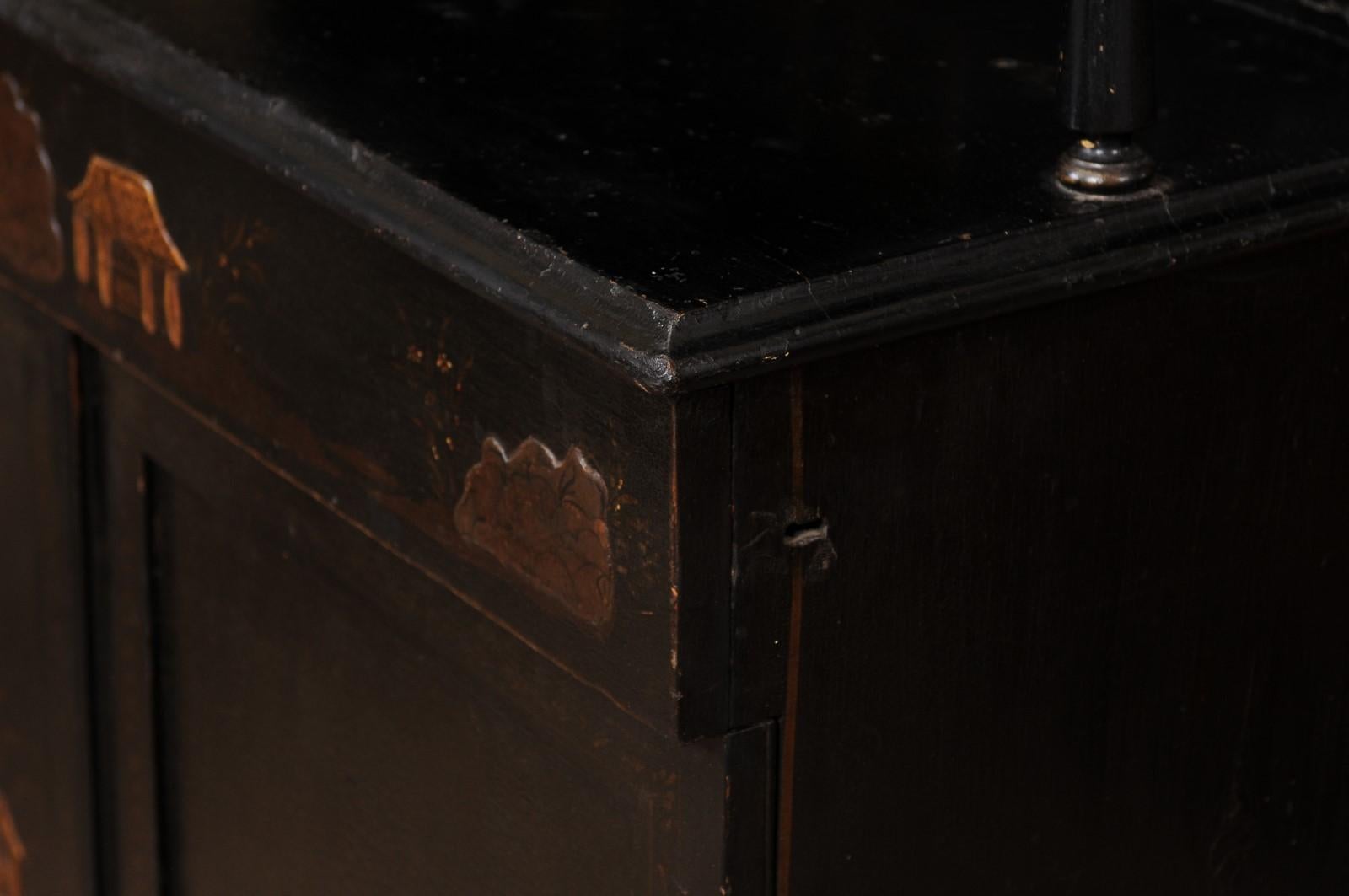 Chiffoniera inglese del XIX secolo laccata nera con decorazioni a cineserie in vendita 11