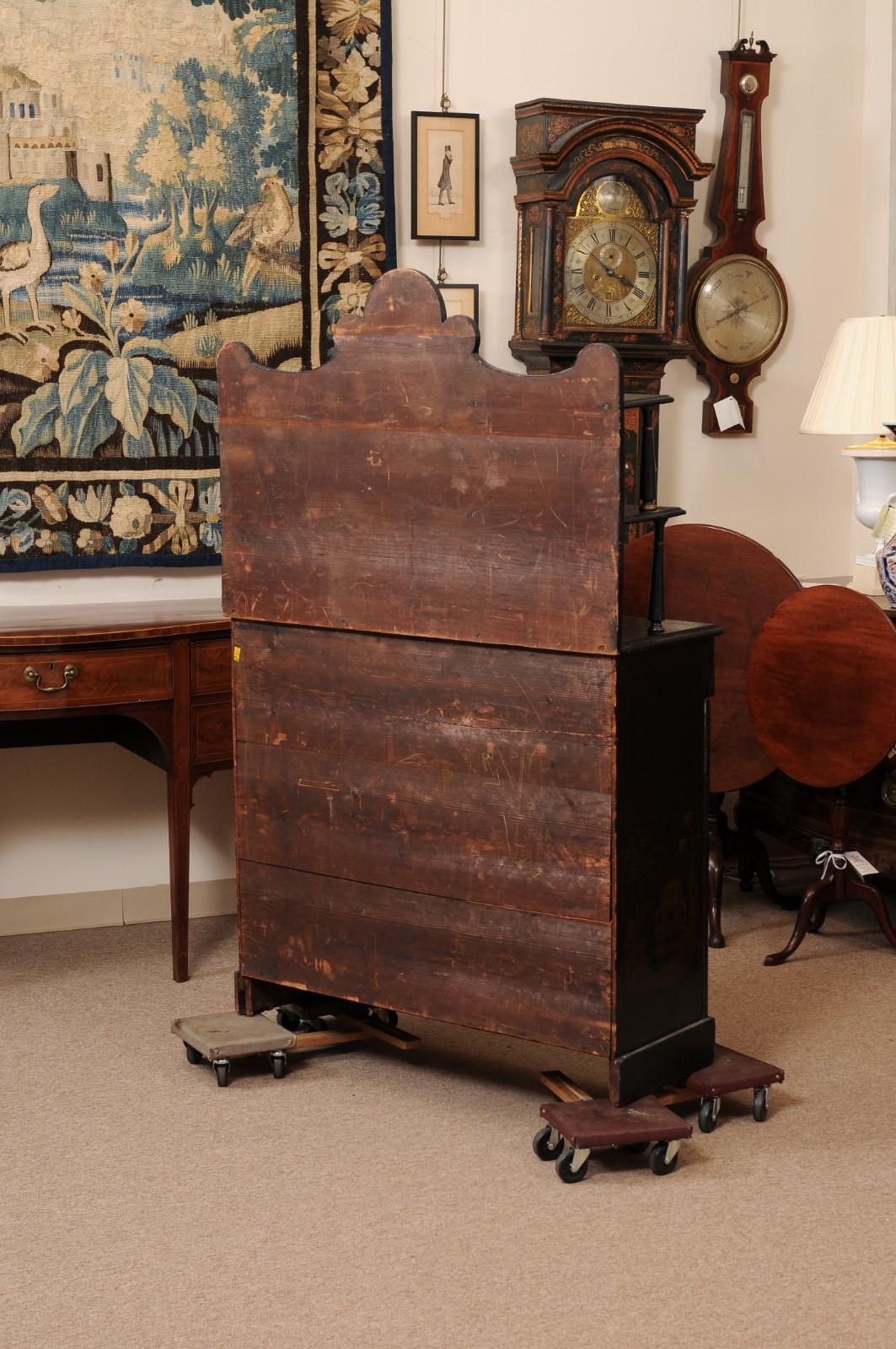Chiffoniera inglese del XIX secolo laccata nera con decorazioni a cineserie in vendita 5