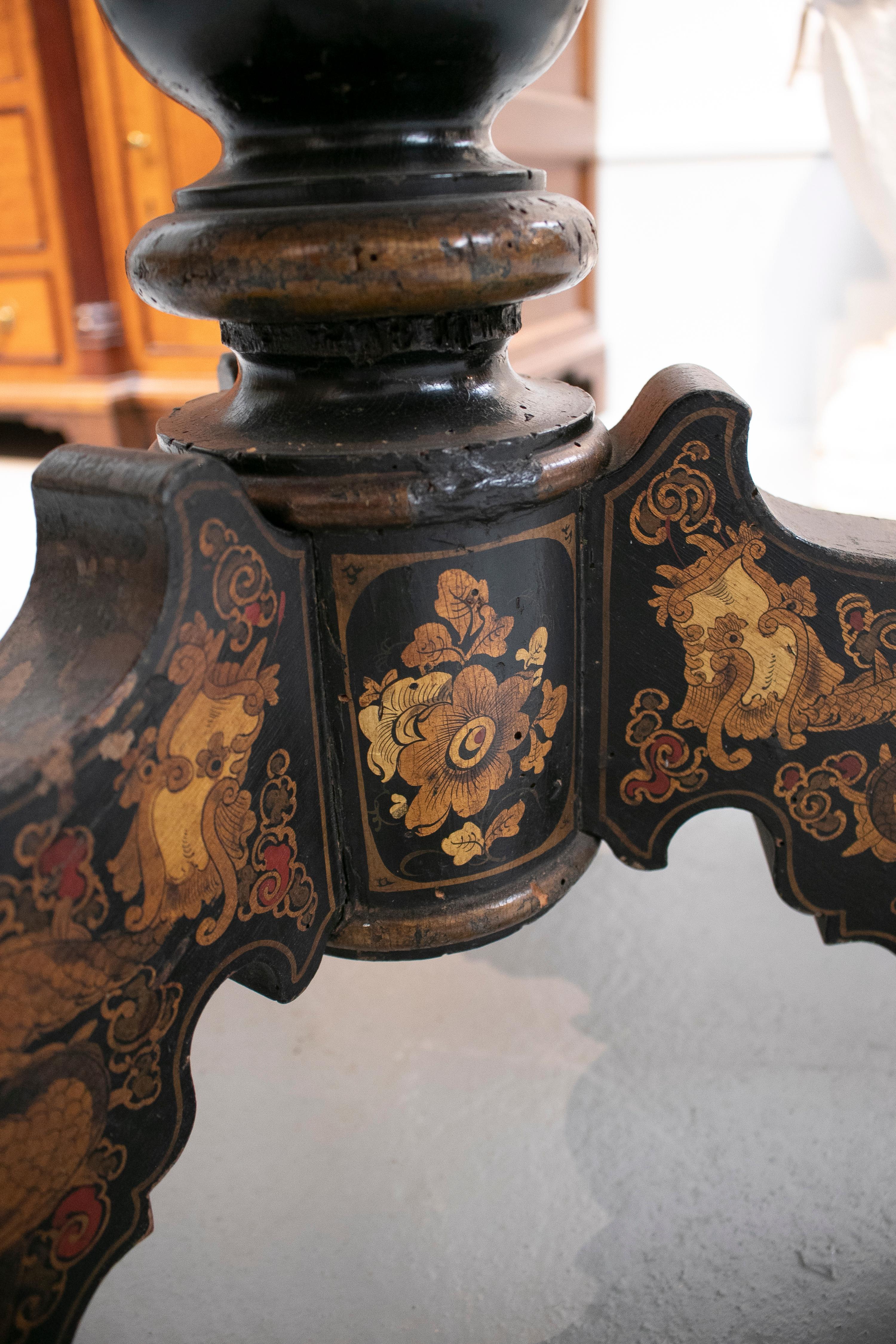 19th Century English Black Lacquered Chinoiserie Pedestal Table 14