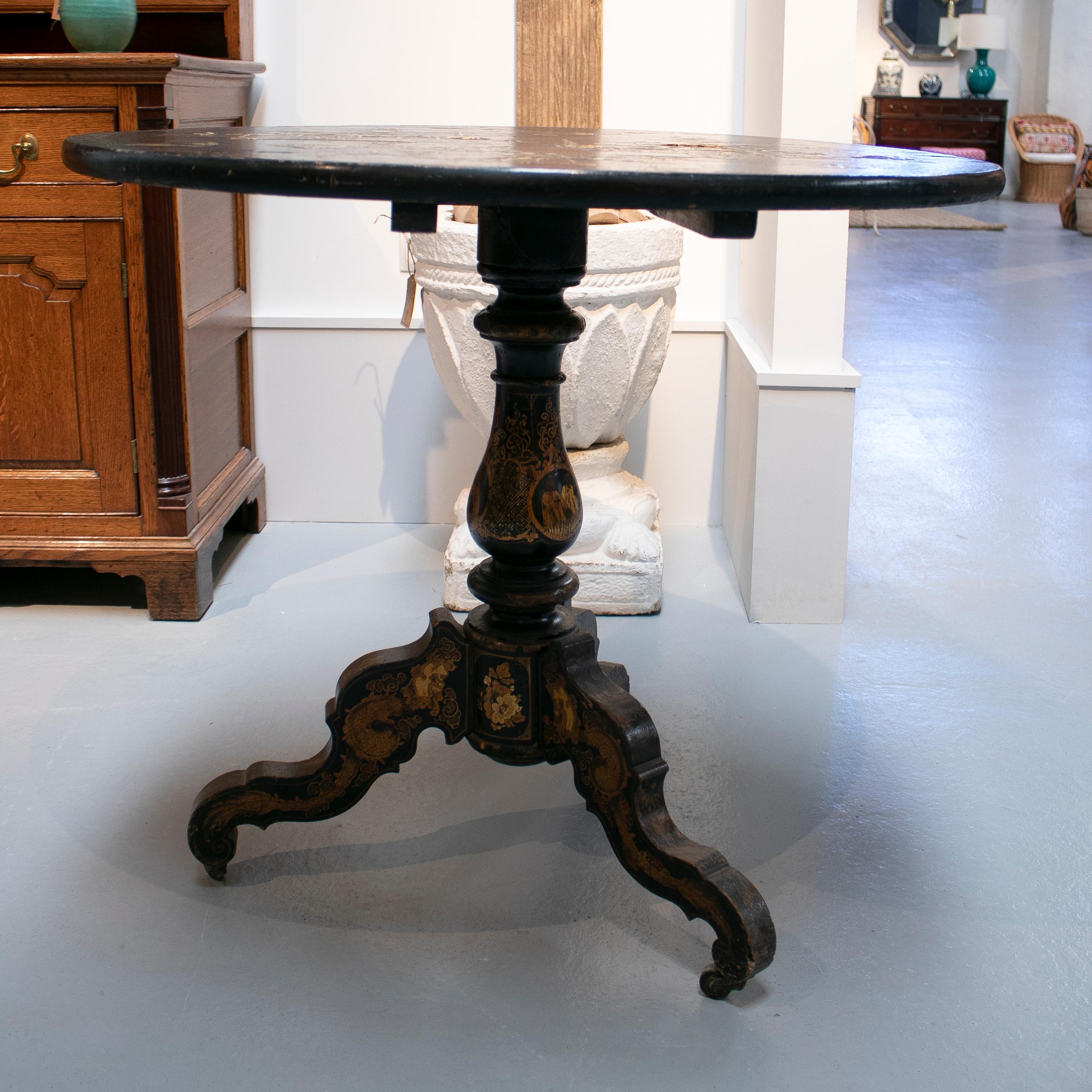 19th Century English Black Lacquered Chinoiserie Pedestal Table In Good Condition In Marbella, ES