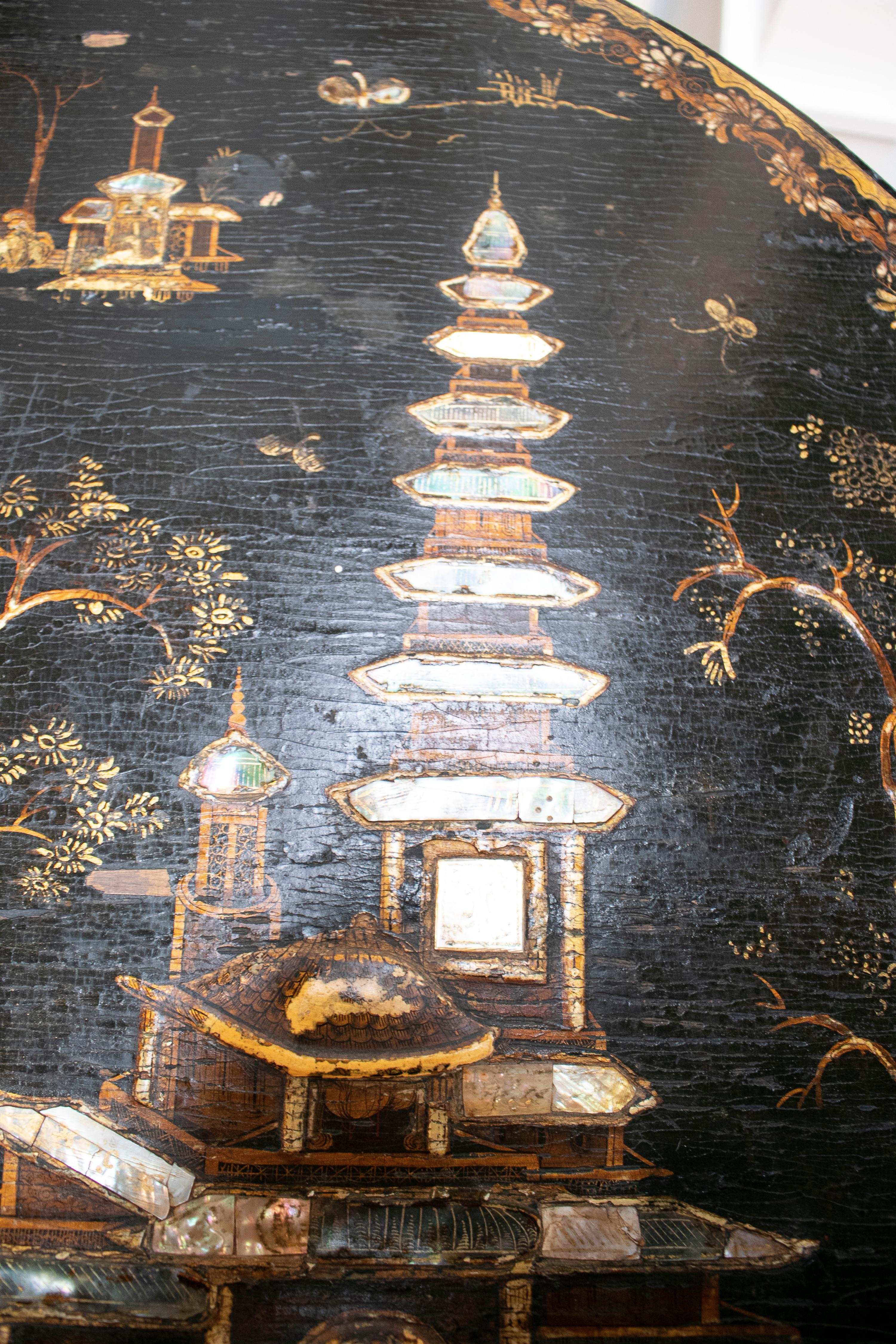 19th Century English Black Lacquered Chinoiserie Pedestal Table 2