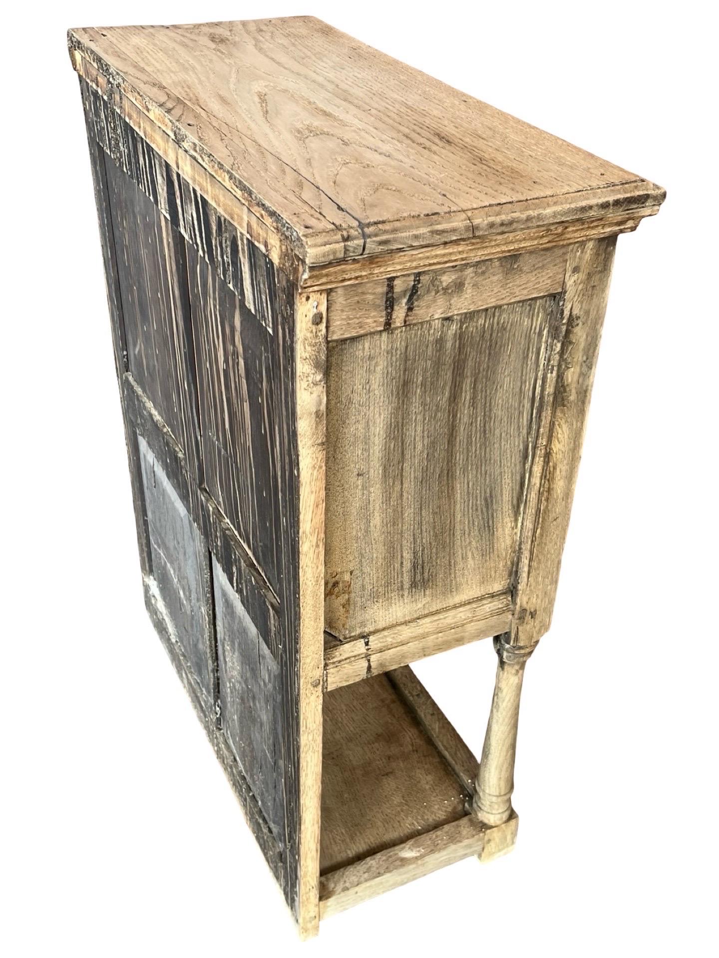 Armadietto inglese del XIX secolo in Oak sbiancato in vendita 5