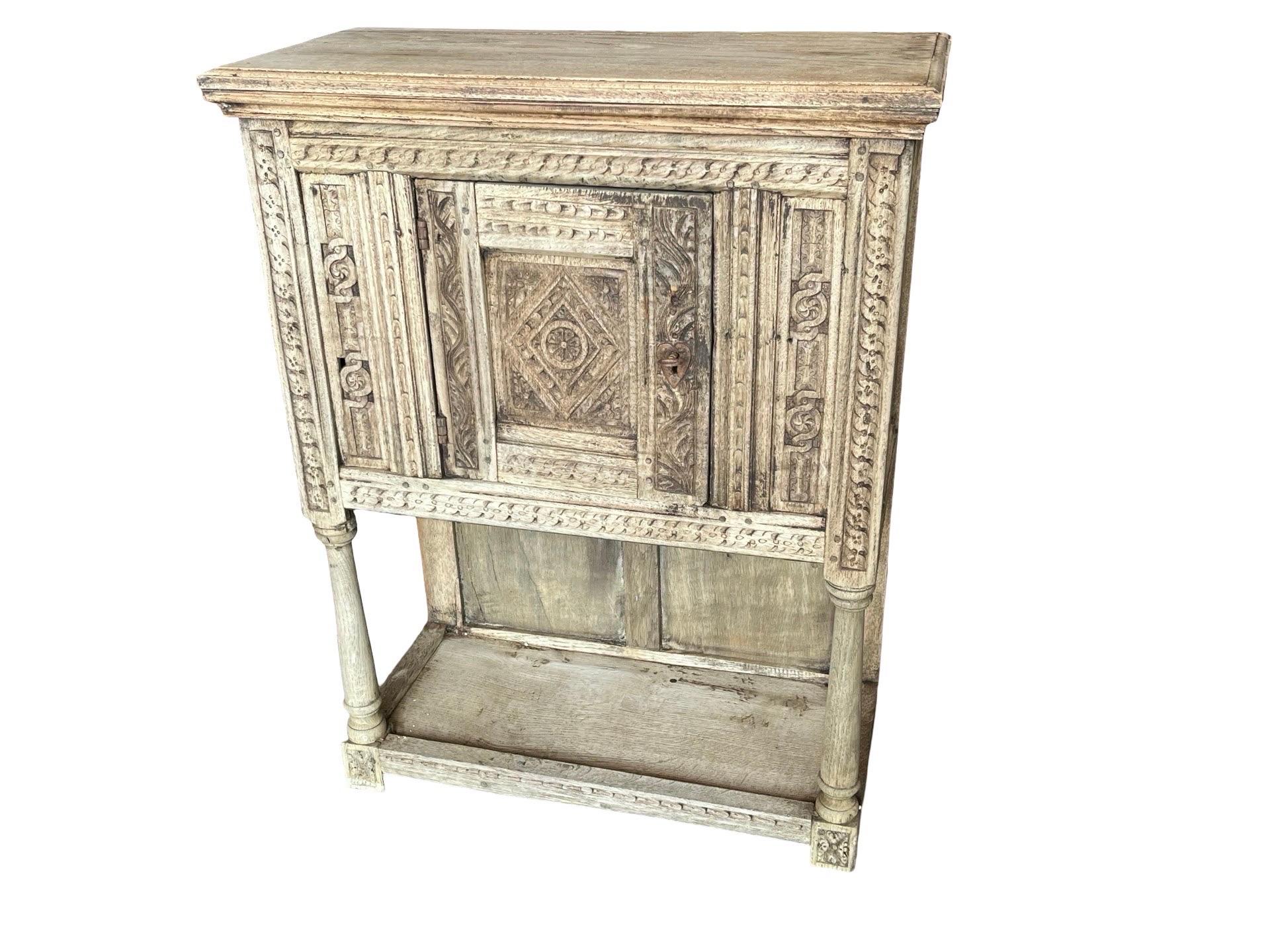 Britannico Armadietto inglese del XIX secolo in Oak sbiancato in vendita