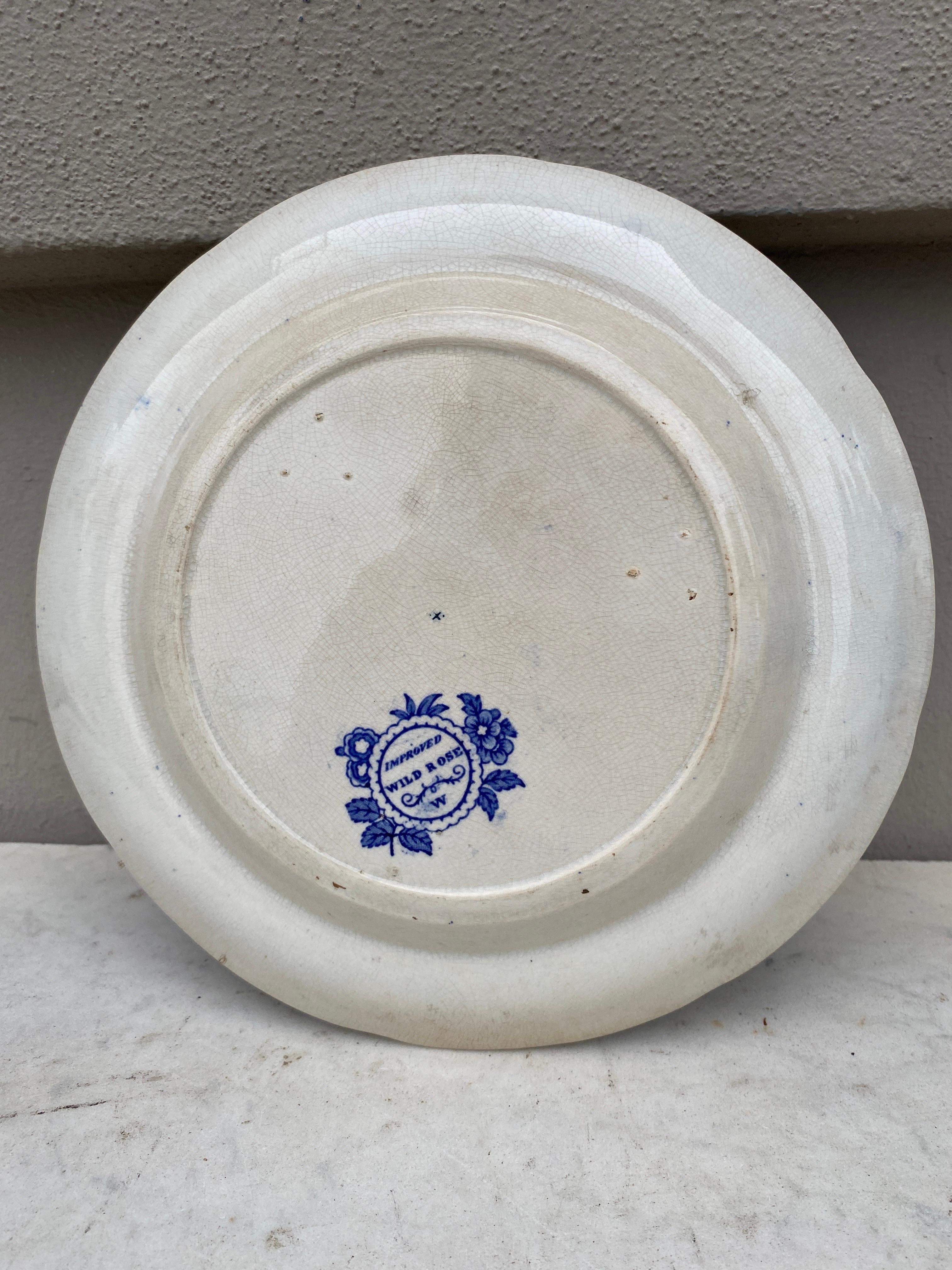 19th Century English Blue and White Wild Rose Plate In Good Condition For Sale In Austin, TX