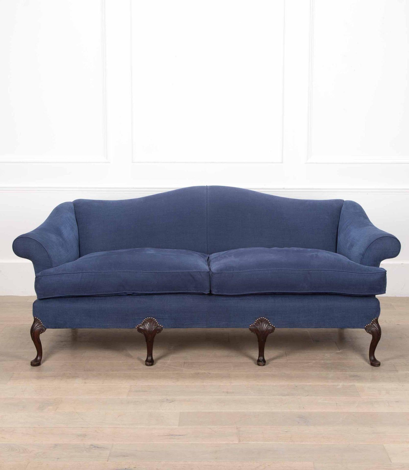 Canapé anglais du 19ème siècle en acajou.
Couvert de lin bleu et en bon état.
Vers 1870-80.