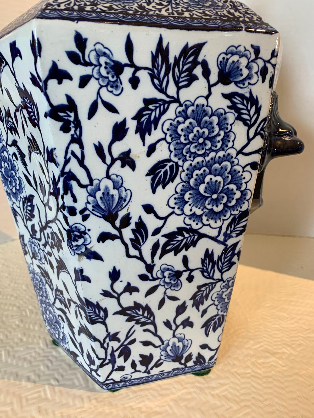 19th Century English Blue and White Transferware Porcelain Lidded Potpourri Vase For Sale 7