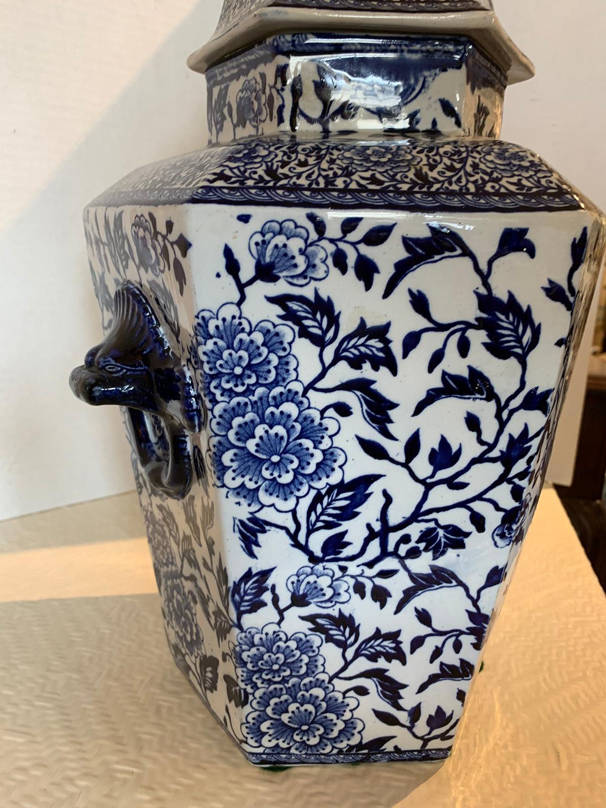 19th Century English Blue and White Transferware Porcelain Lidded Potpourri Vase For Sale 8