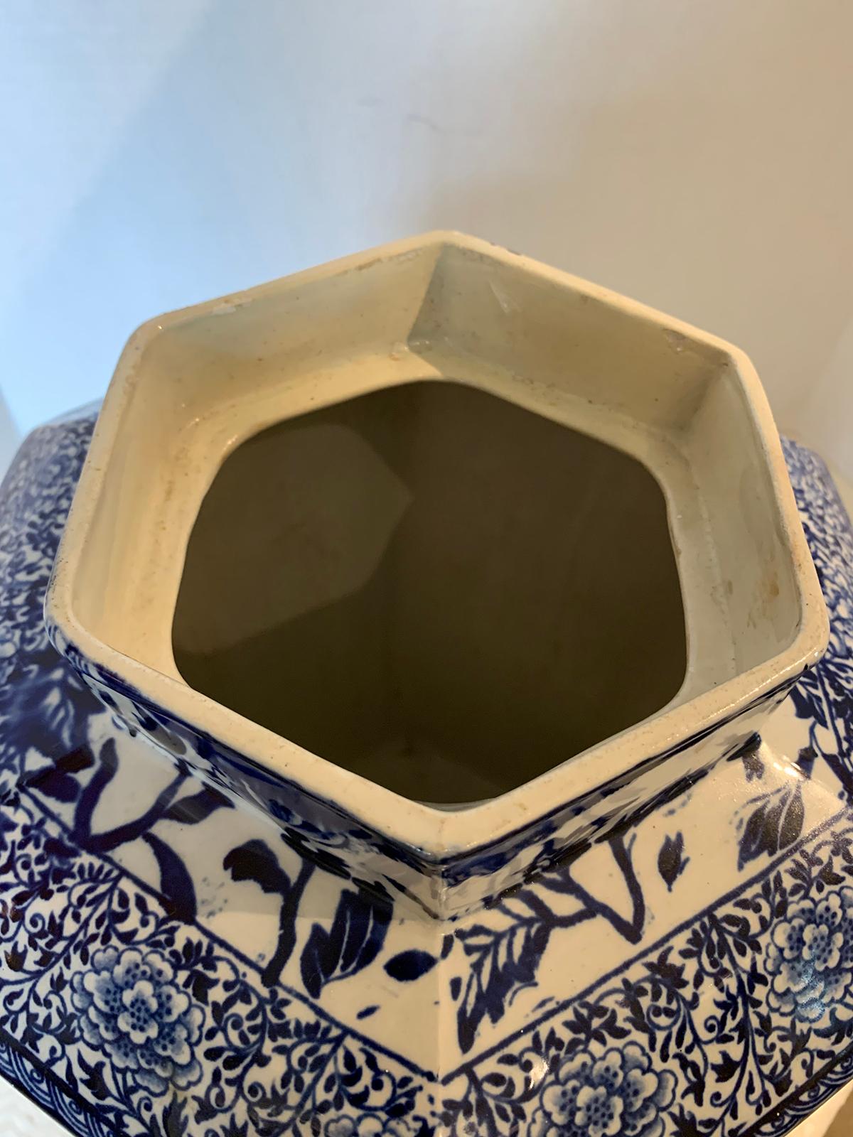 19th Century English Blue and White Transferware Porcelain Lidded Potpourri Vase For Sale 10