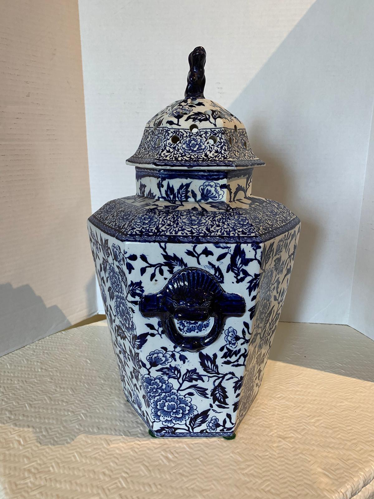 19th Century English Blue and White Transferware Porcelain Lidded Potpourri Vase For Sale 2