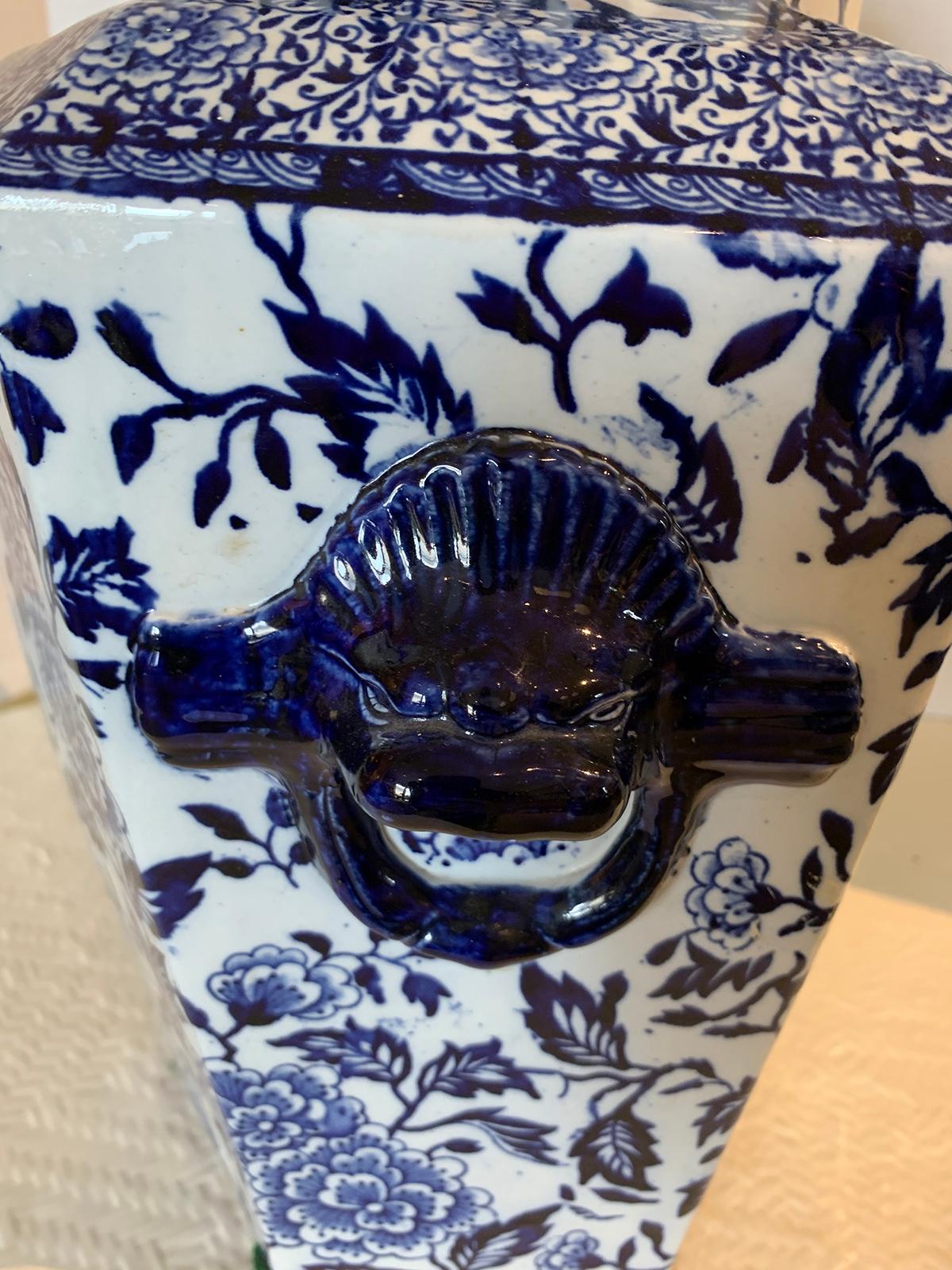 19th Century English Blue and White Transferware Porcelain Lidded Potpourri Vase For Sale 3