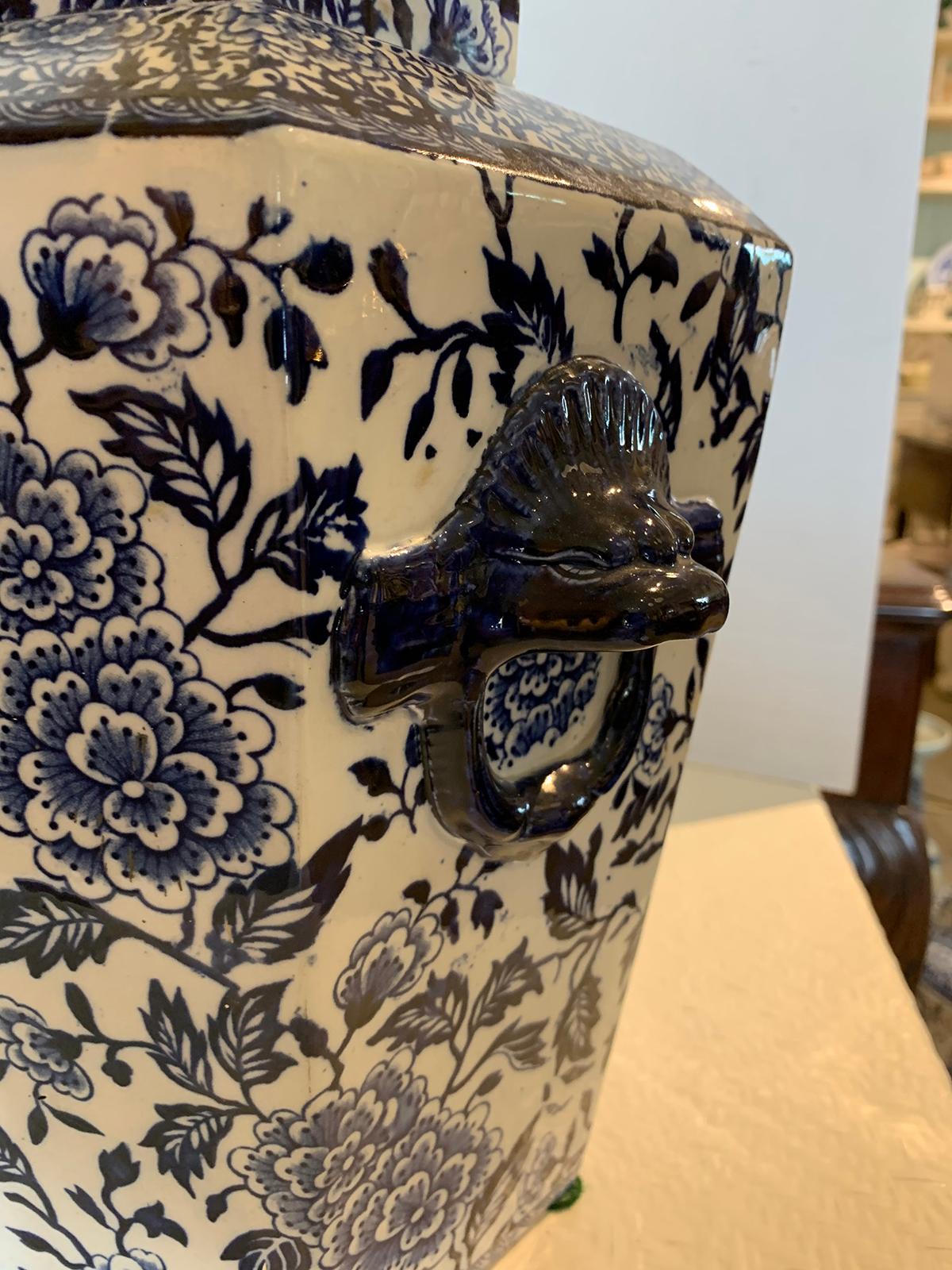 19th Century English Blue and White Transferware Porcelain Lidded Potpourri Vase For Sale 4