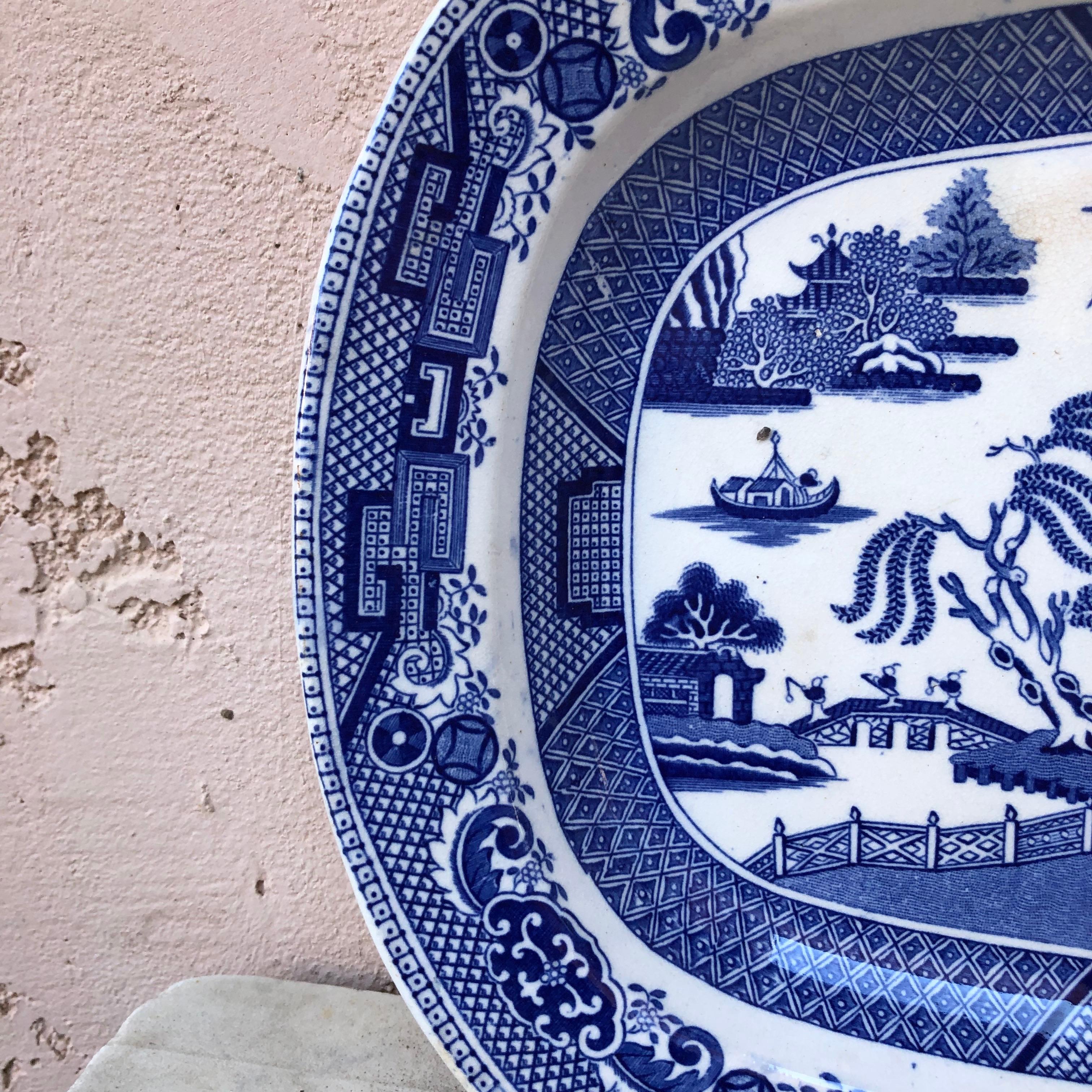 19th Century English Blue & White Willow Chinoiserie Meat Platter In Good Condition In Austin, TX