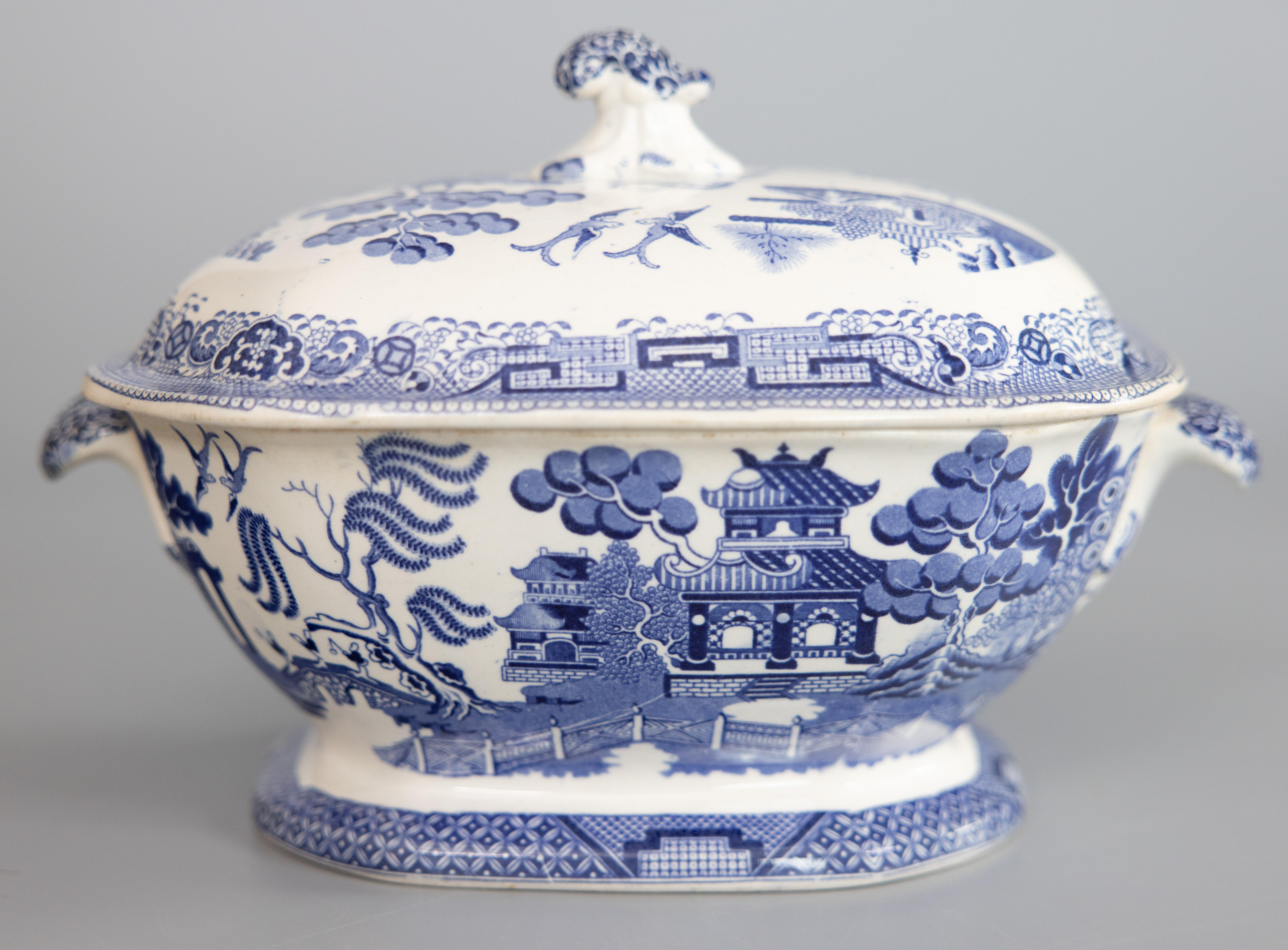 blue willow tureen