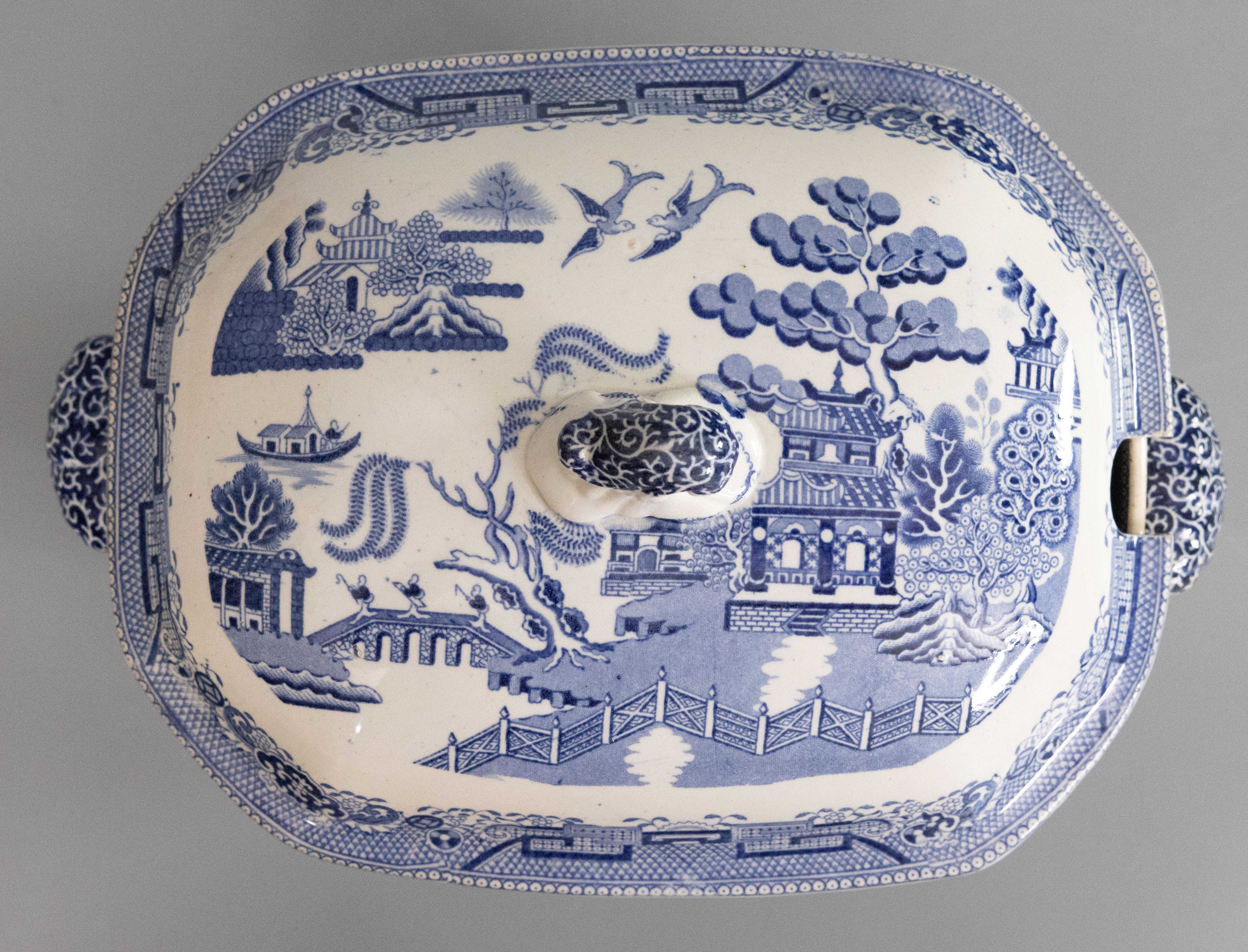Chinoiserie 19th Century English Blue Willow Lidded Soup Tureen
