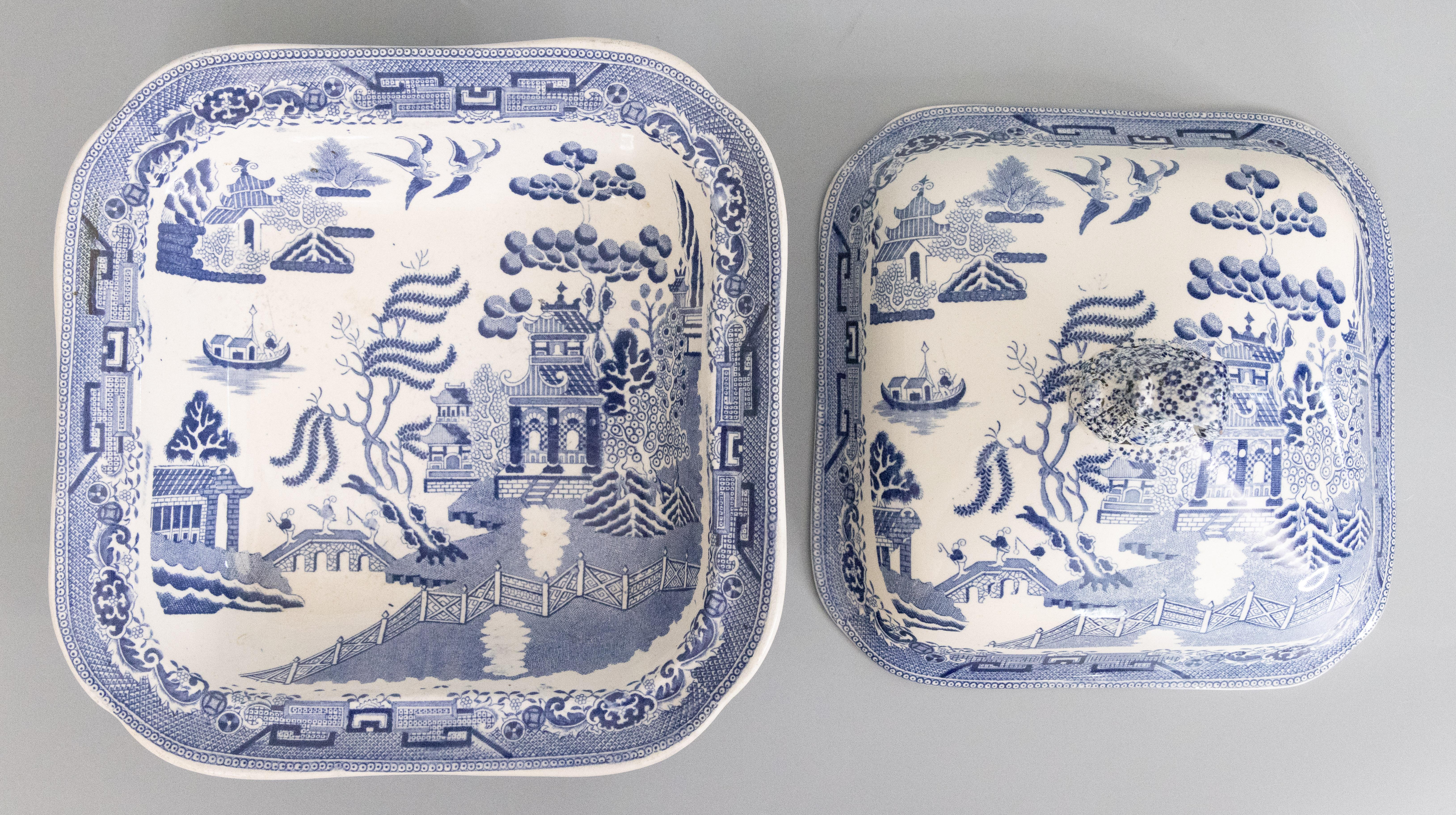 Chinoiserie 19th Century English Blue Willow Square Serving Dish Lidded Tureen For Sale
