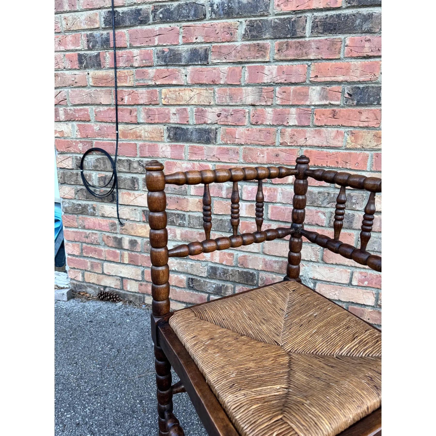 Anglais Chaise d'angle anglaise en fuseau du 19e siècle en vente