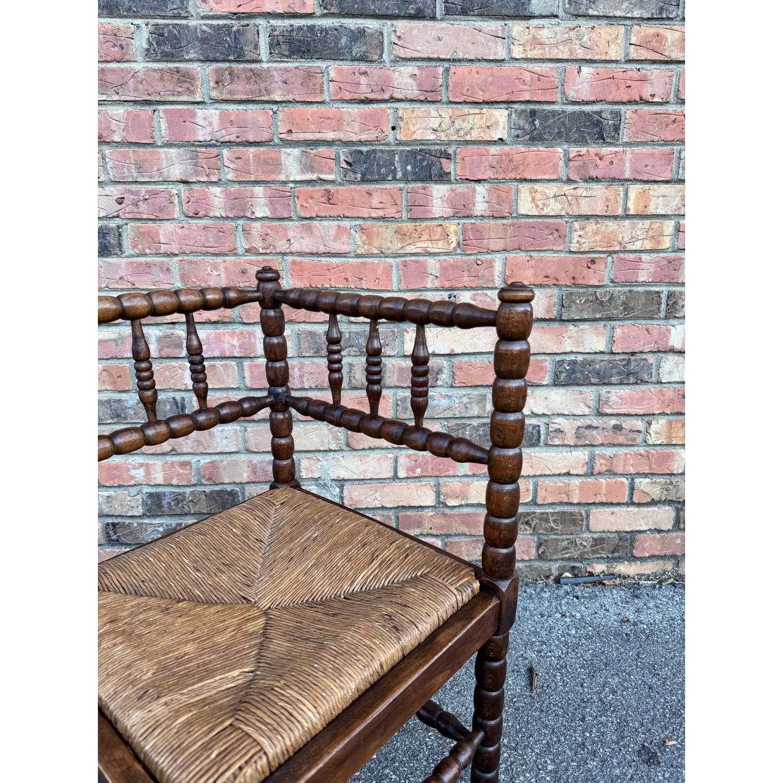 Silla esquinera inglesa de bolillos del siglo XIX en Bueno estado para la venta en Nashville, TN