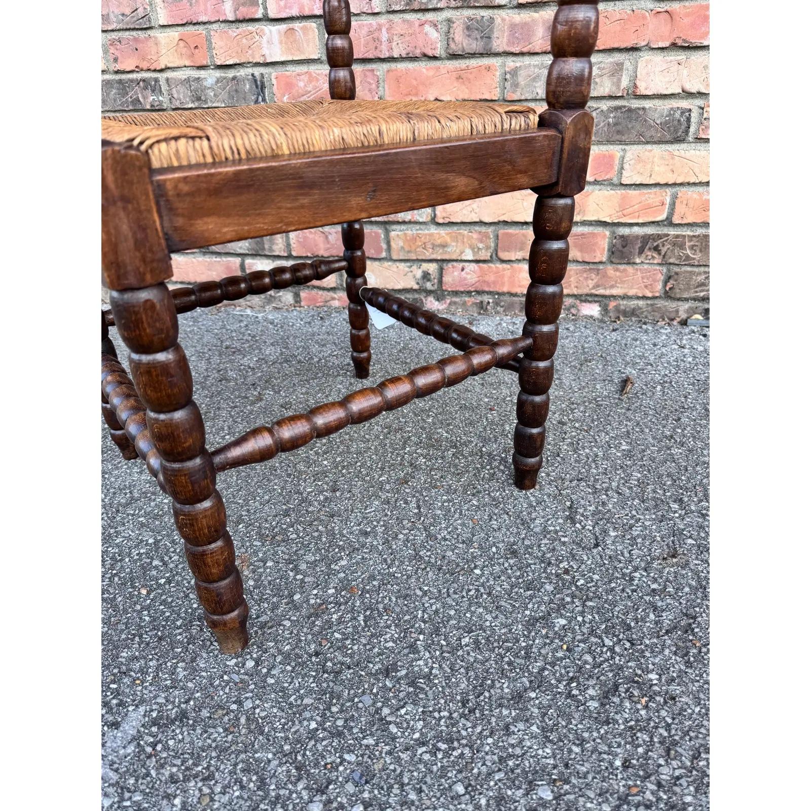 Silla esquinera inglesa de bolillos del siglo XIX principios del siglo XX en venta