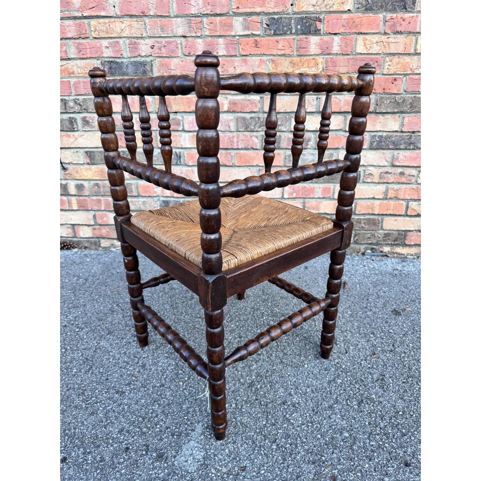 Silla esquinera inglesa de bolillos del siglo XIX Rush en venta
