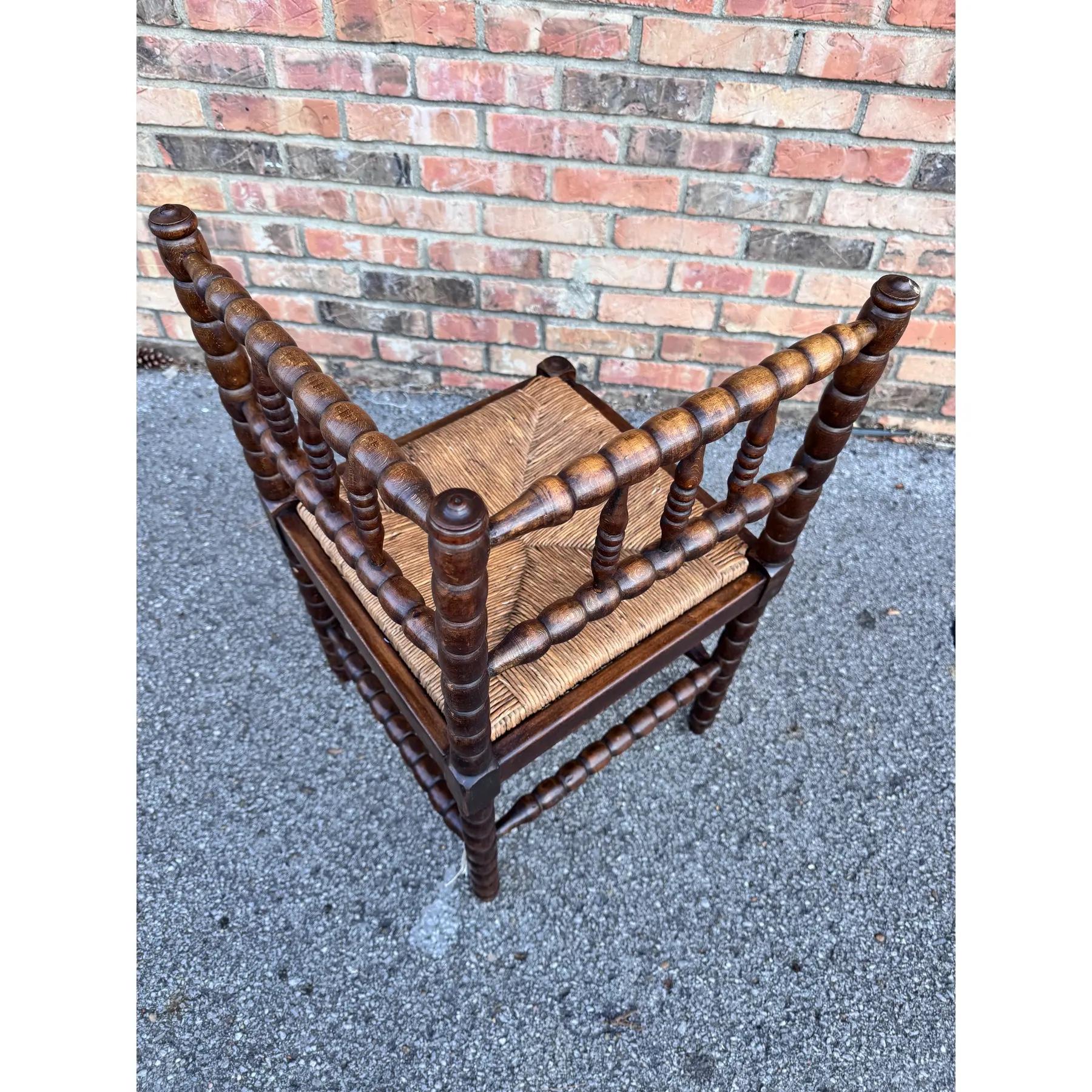 Chaise d'angle anglaise en fuseau du 19e siècle en vente 1