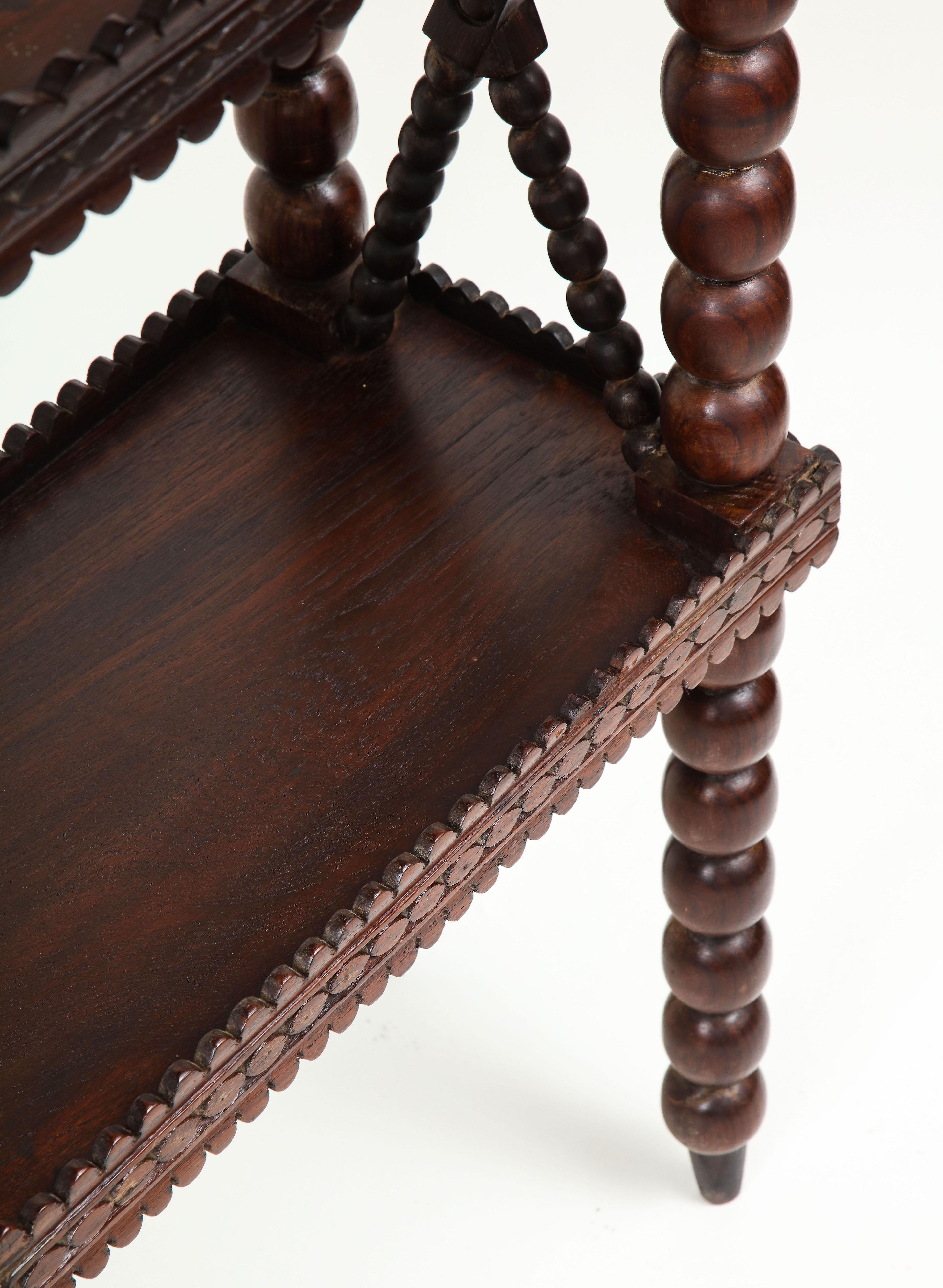 19th Century English Bobbin Turned Three-Tier Étagère In Good Condition In New York, NY
