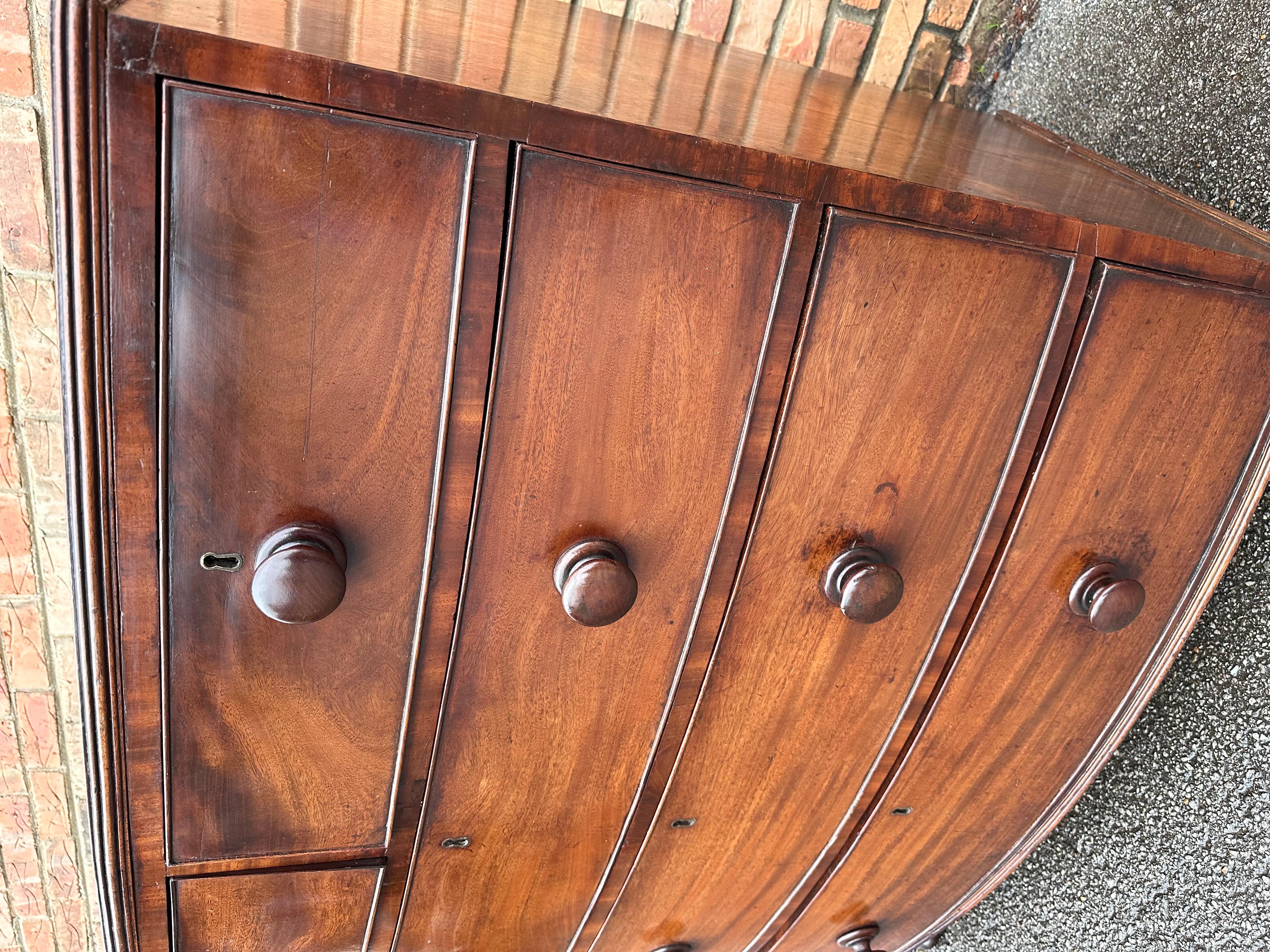 19th Century English Bow-Front Chest In Good Condition For Sale In Nashville, TN