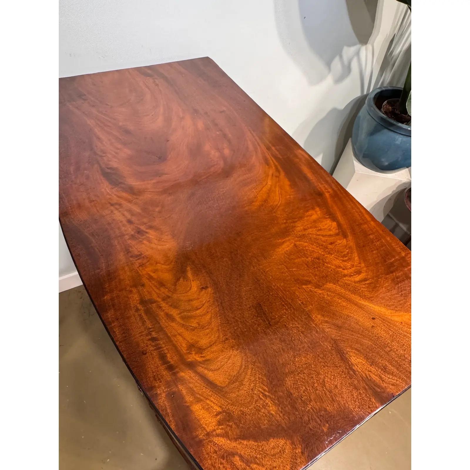 19th Century English Bow Front Chest of Drawers in vendita 10