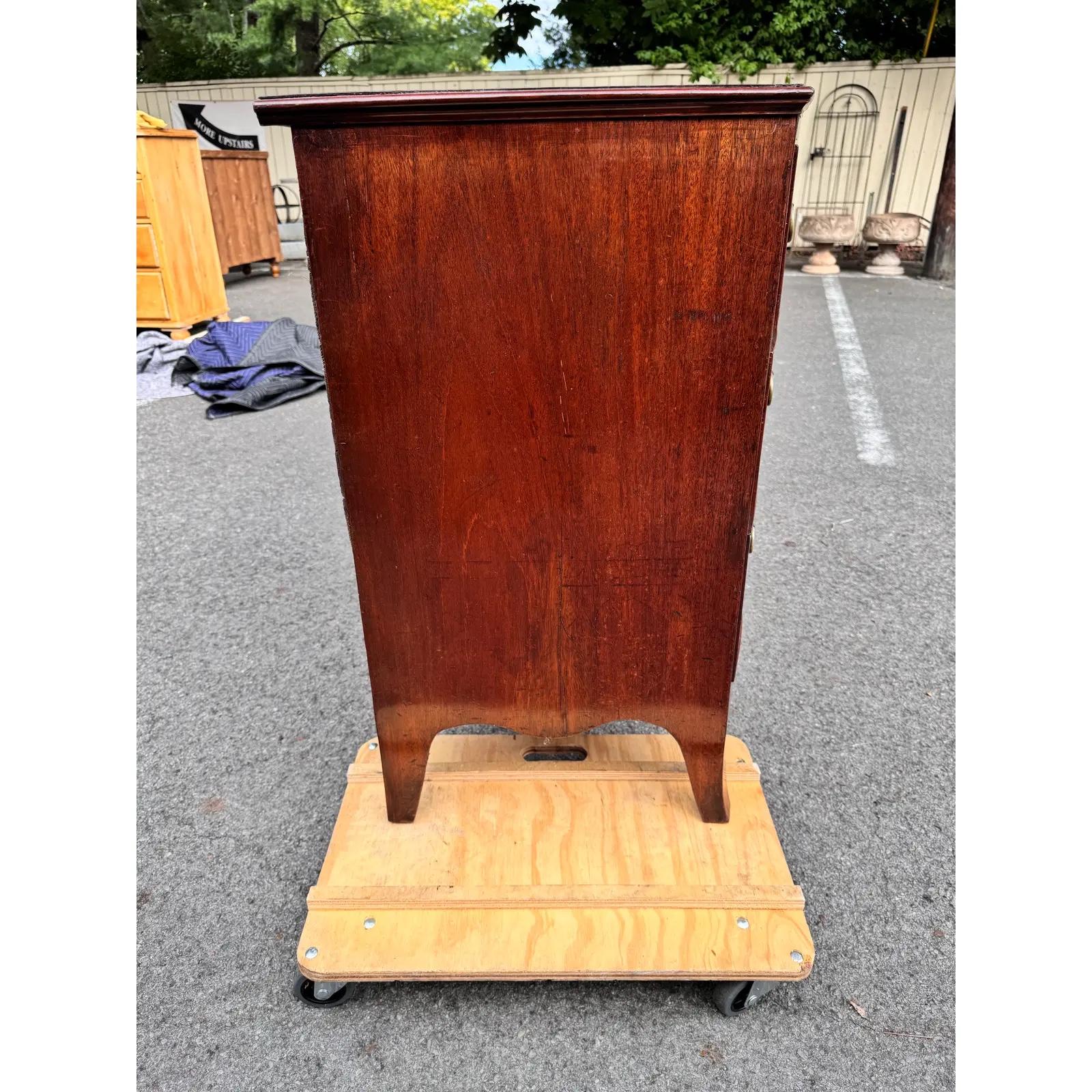 Legno massiccio Cassettone inglese del XIX secolo in vendita