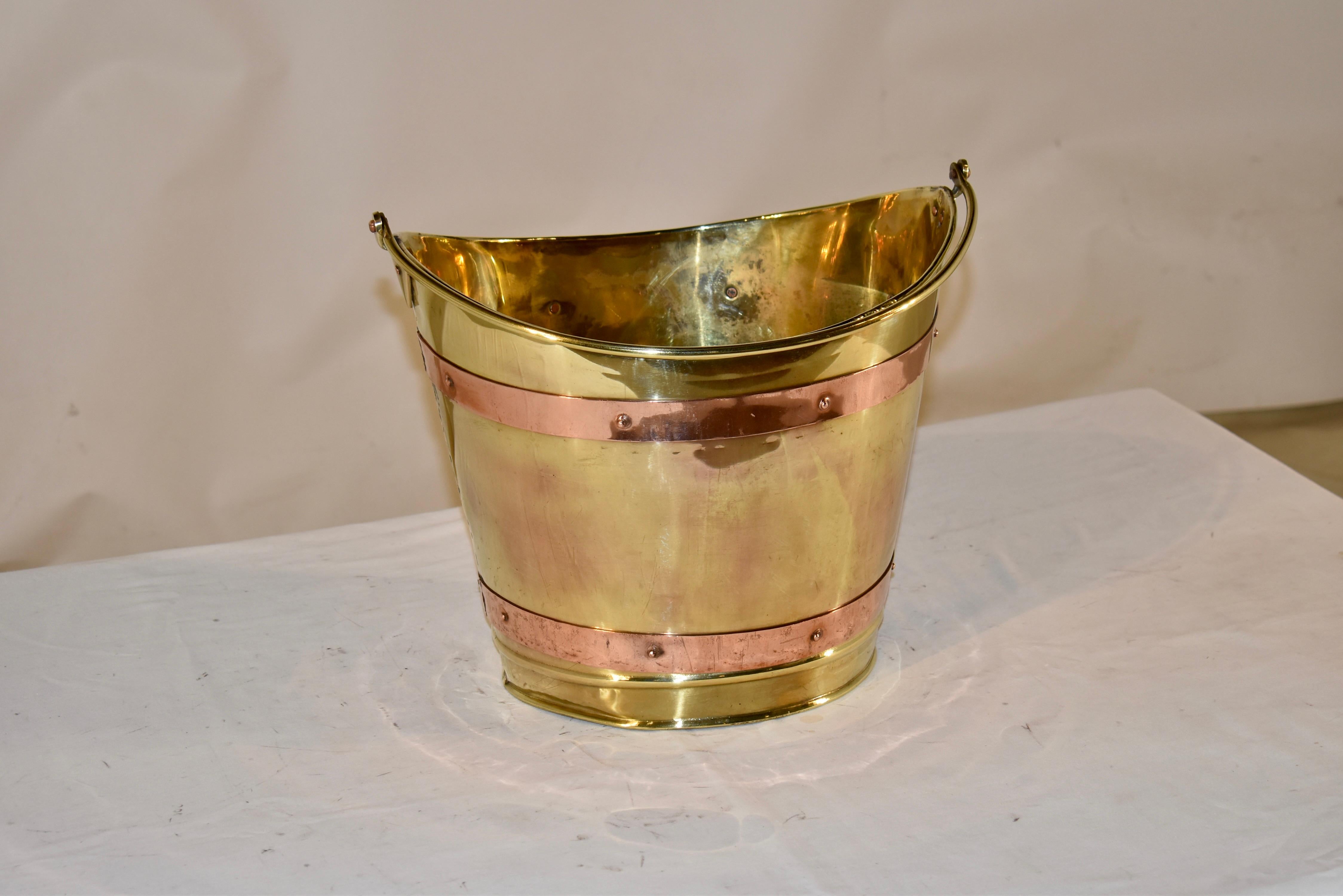 19th Century English Brass and Copper Peat or Oyster Bucket In Good Condition For Sale In High Point, NC