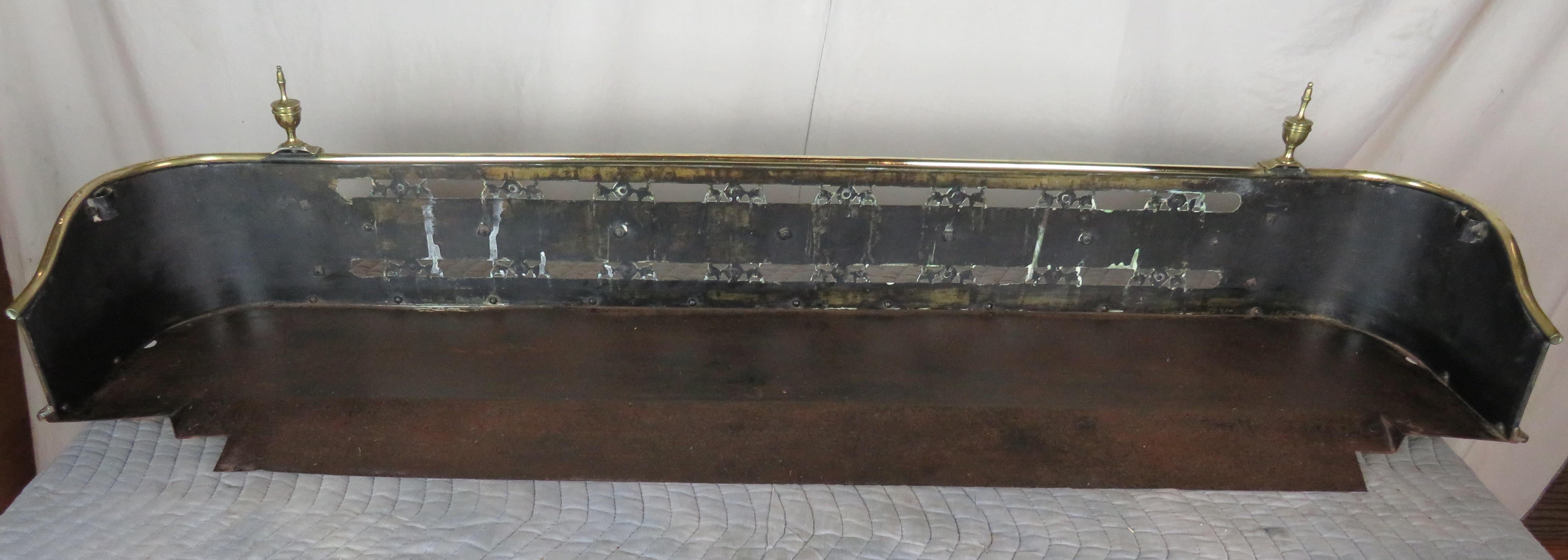 19th Century English Brass Fire Fender with Urn Finials In Good Condition For Sale In Nantucket, MA