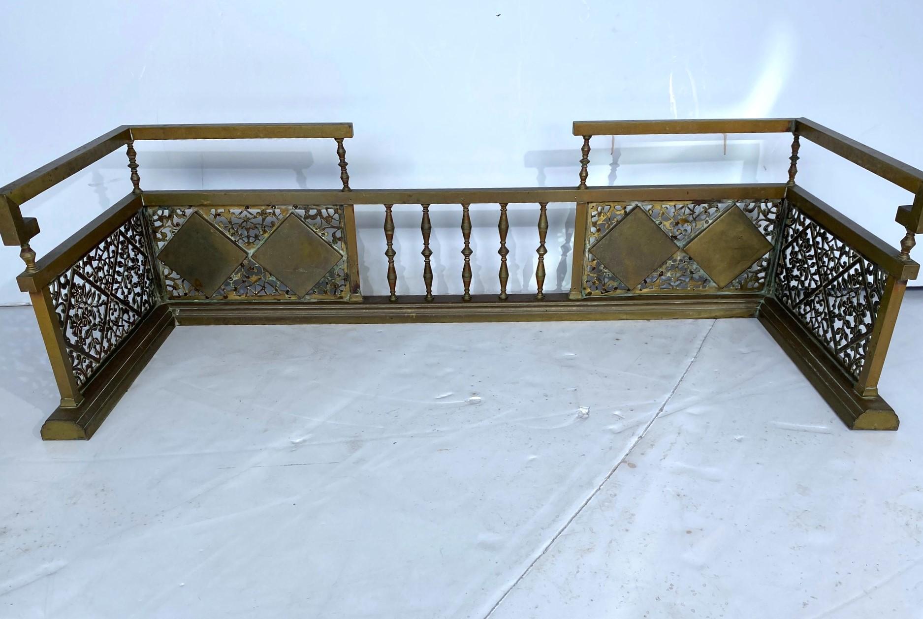 19th Century English Brass Fireplace Fender  For Sale 1