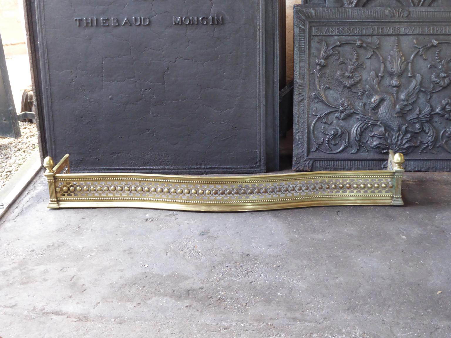 Beautiful 19th century English Victorian fireplace fender. The fender is made of brass. The fender is in a good condition and is fully functional.