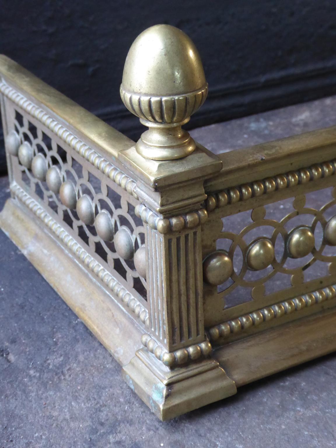 19th Century English Brass Fireplace Fender or Fire Fender In Good Condition In Amerongen, NL