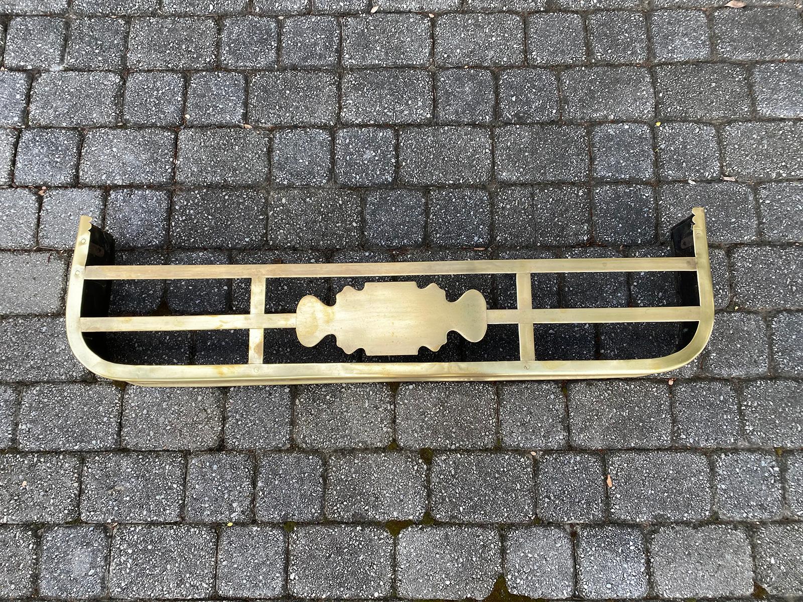 19th Century English Brass Fireplace Fender with Trivet 1