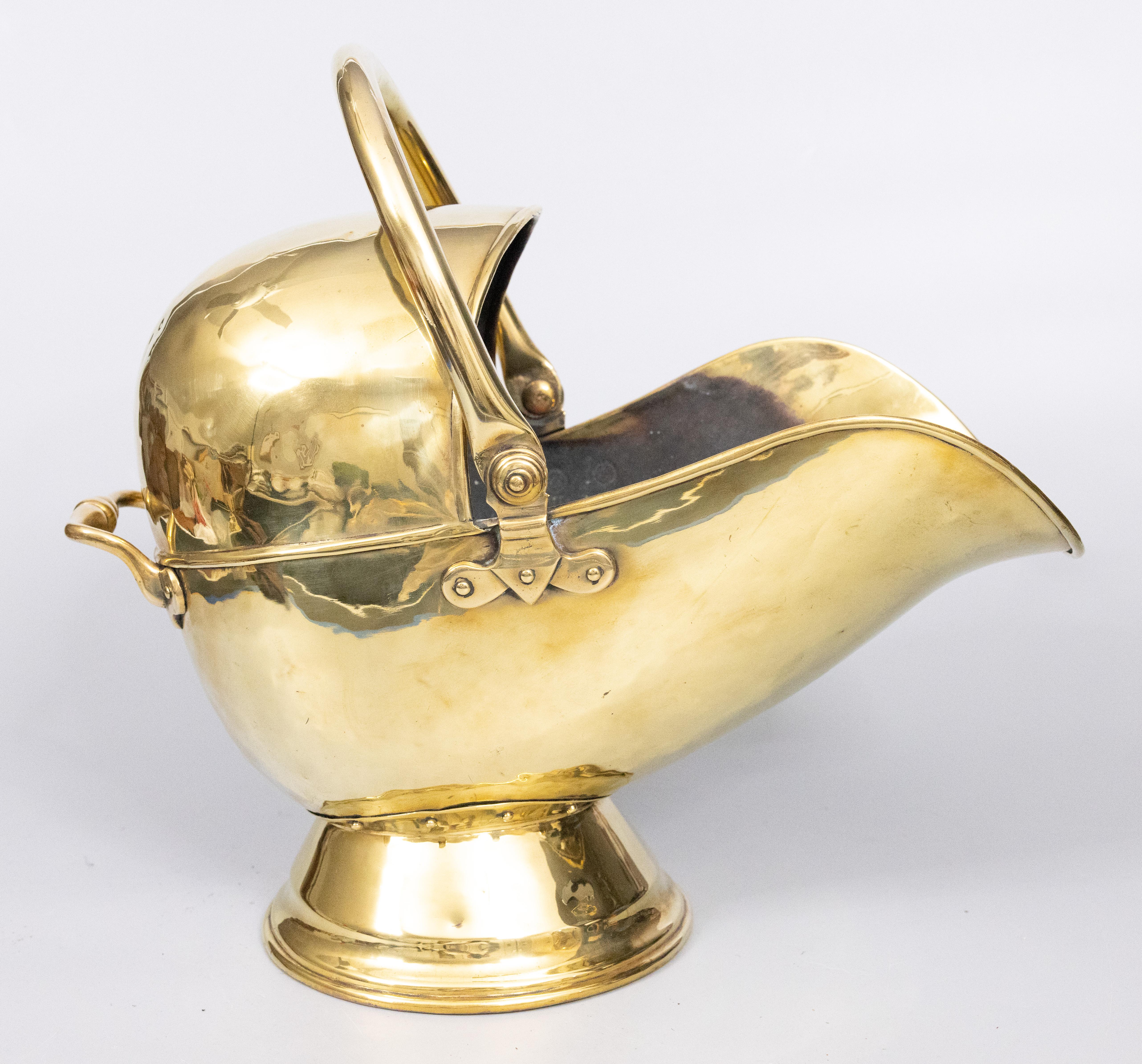 19th Century English Brass Helmet Fireside Coal Scuttle For Sale 6