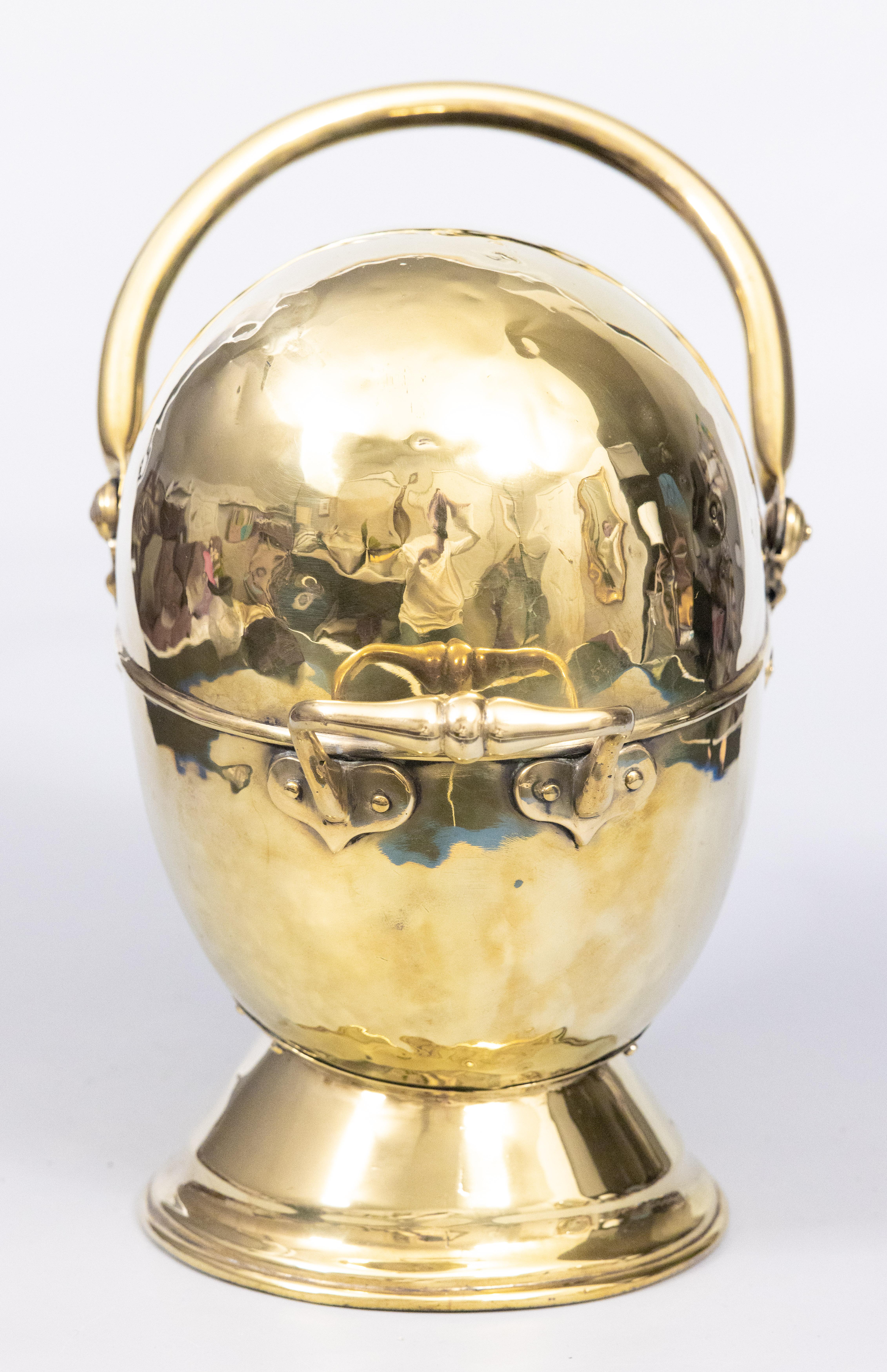 19th Century English Brass Helmet Fireside Coal Scuttle In Good Condition For Sale In Pearland, TX