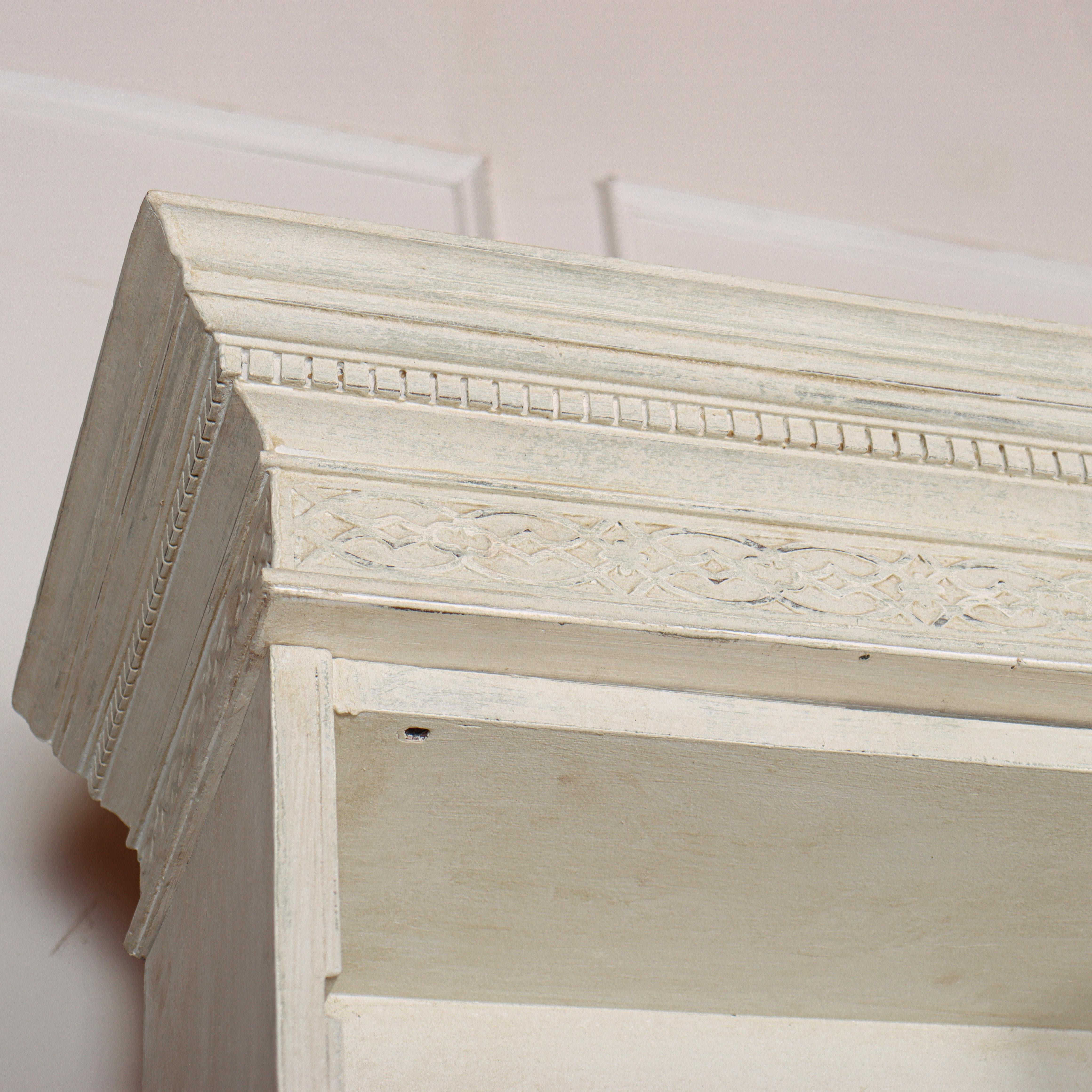 19th Century English Breakfront Library Bookcase For Sale 5