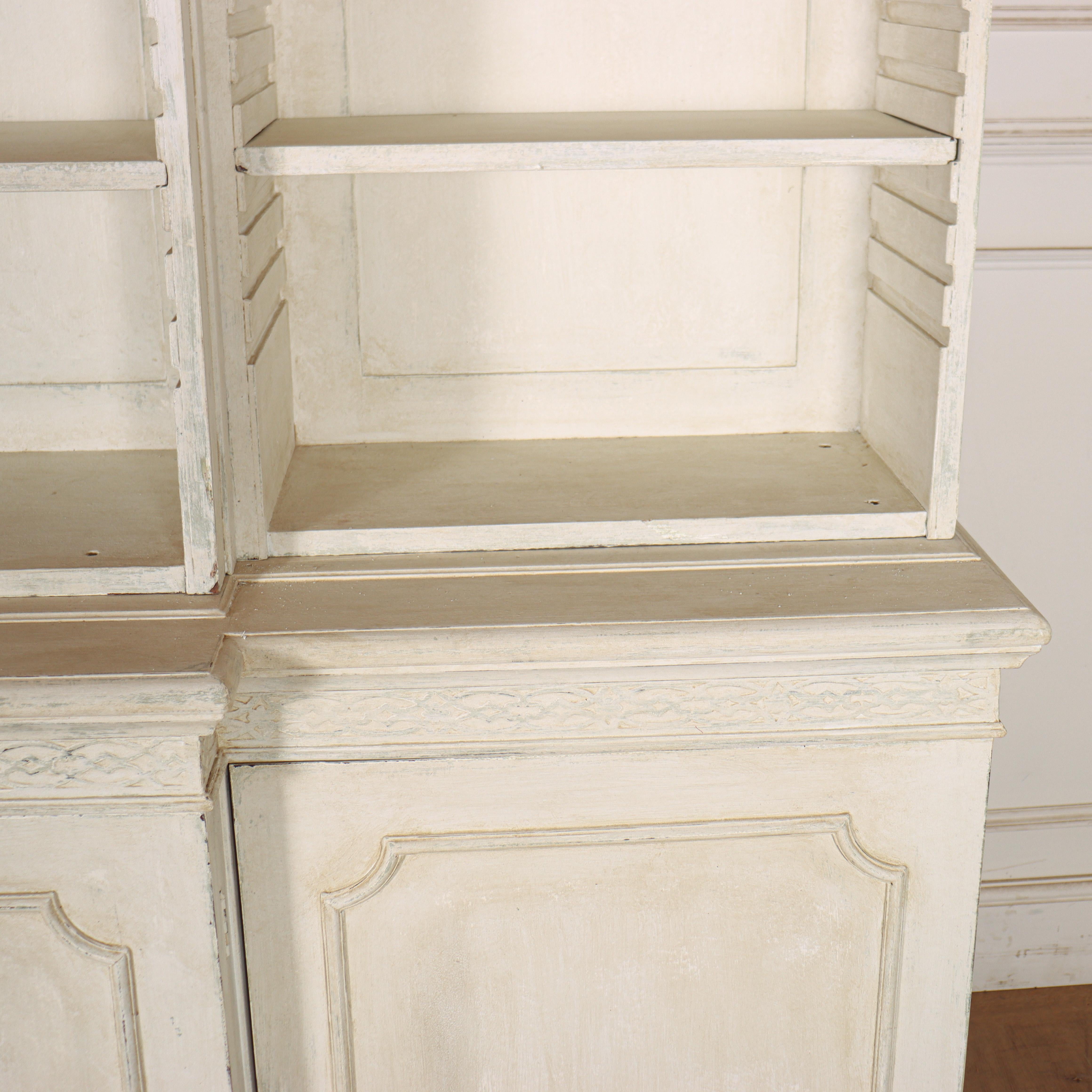 Oak 19th Century English Breakfront Library Bookcase For Sale