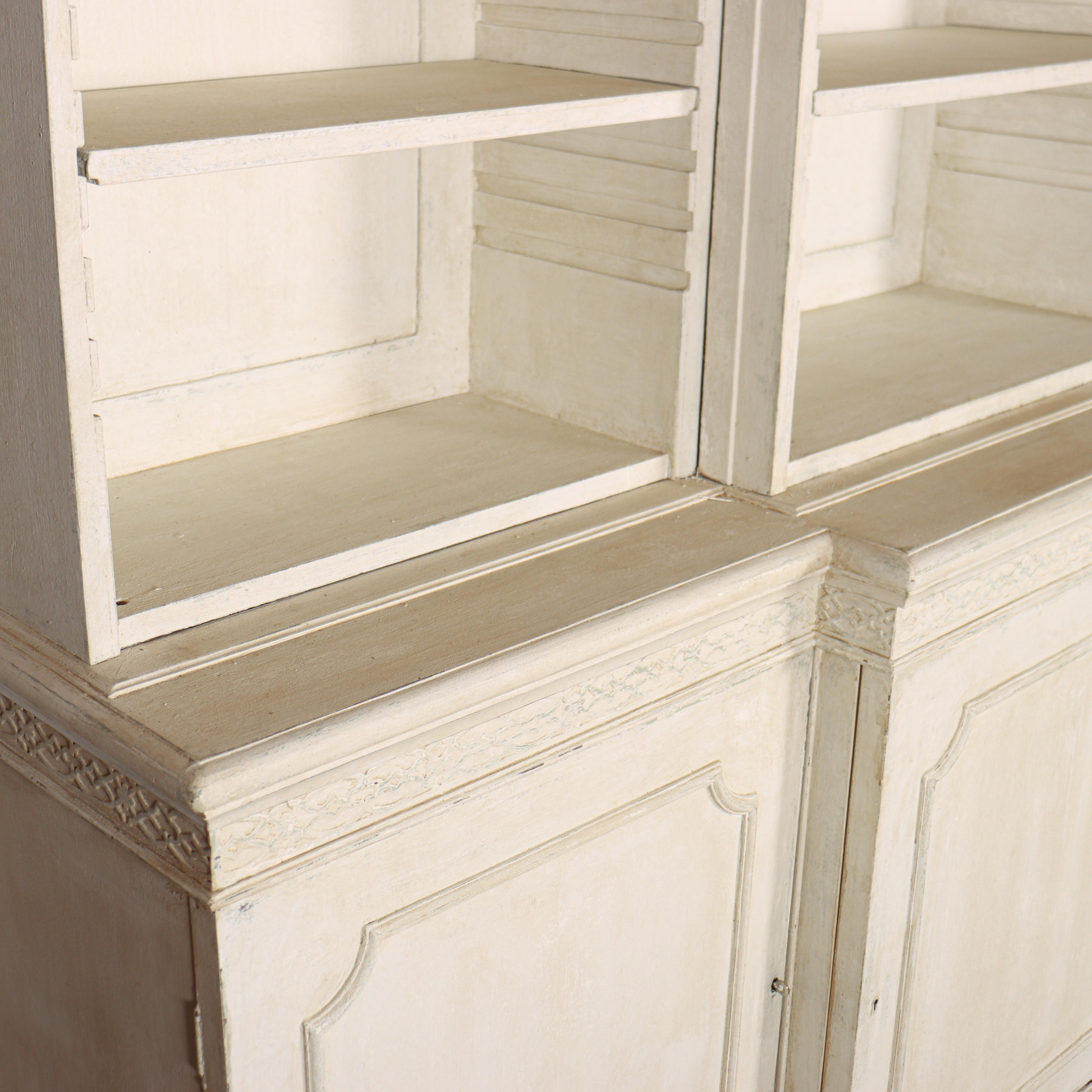 19th Century English Breakfront Library Bookcase For Sale 2