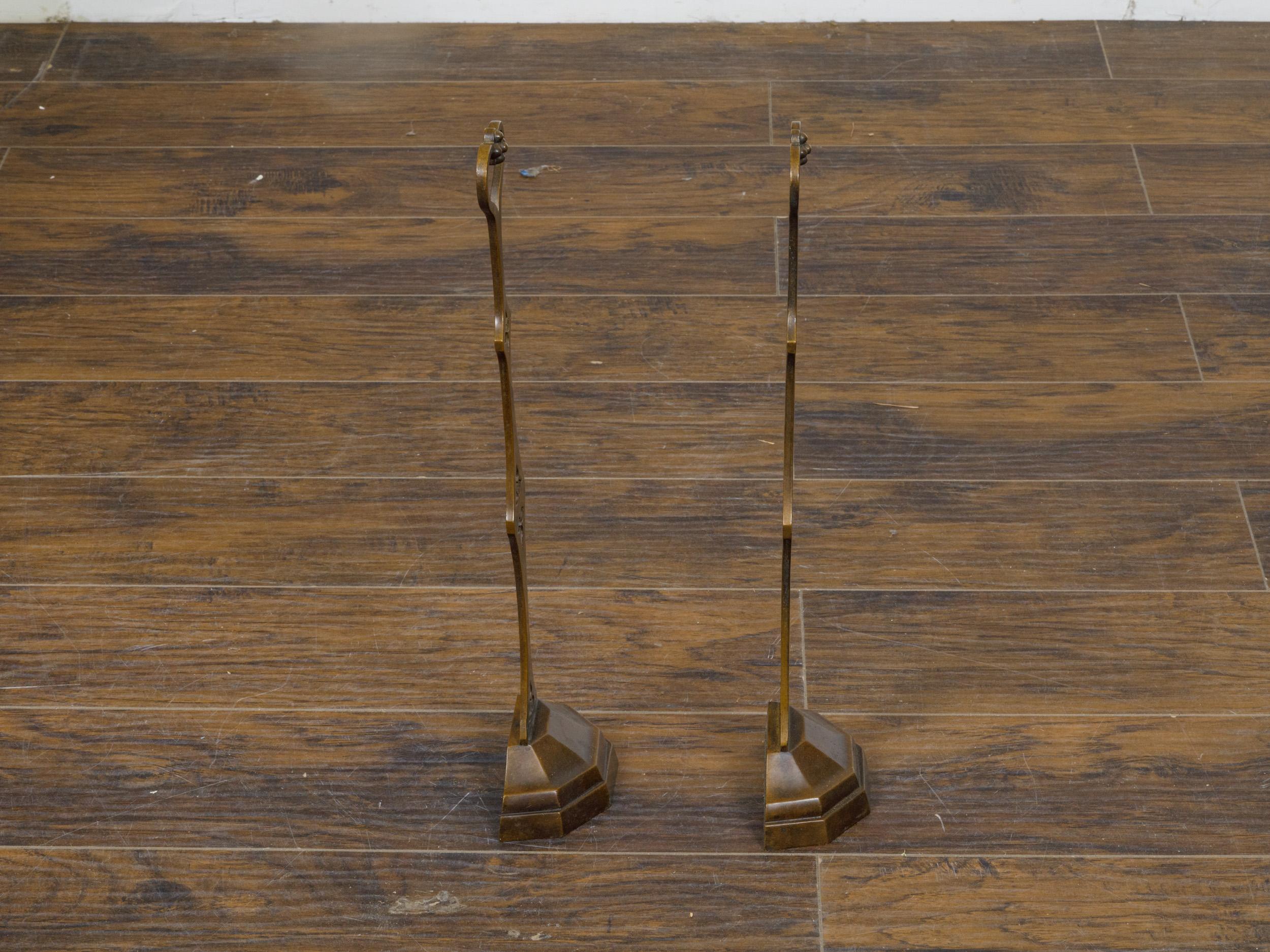 19th-Century English Bronze Andirons with Gothic Details and Heart Finials In Good Condition For Sale In Atlanta, GA