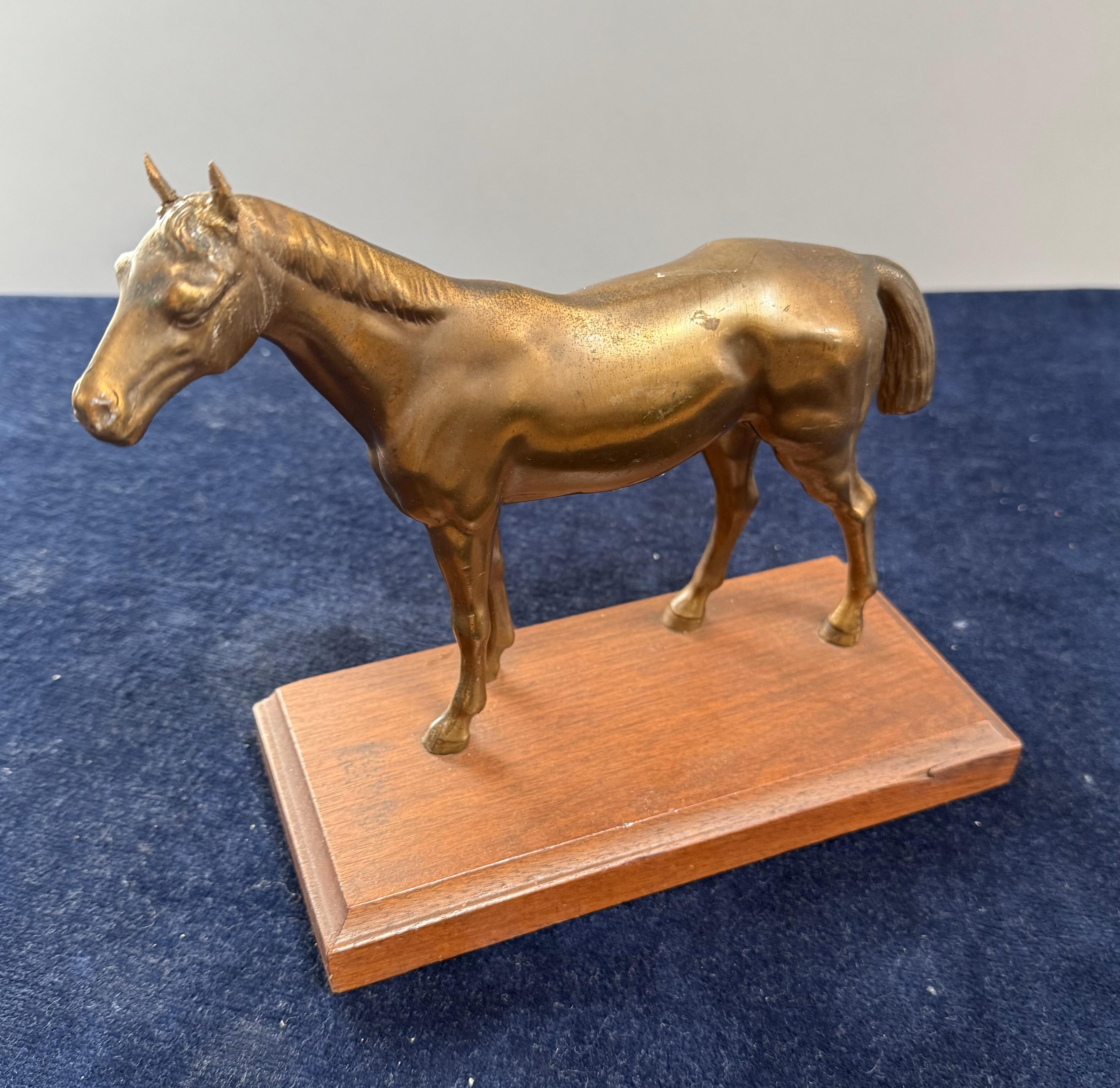19th Century English Bronze Thoroughbred Horse Sculpture on Wood Base.

A charming 19th-century English bronze sculpture depicting a thoroughbred horse, mounted on a simple stepped-edge hardwood plinth. Beautifully molded with anatomical precision