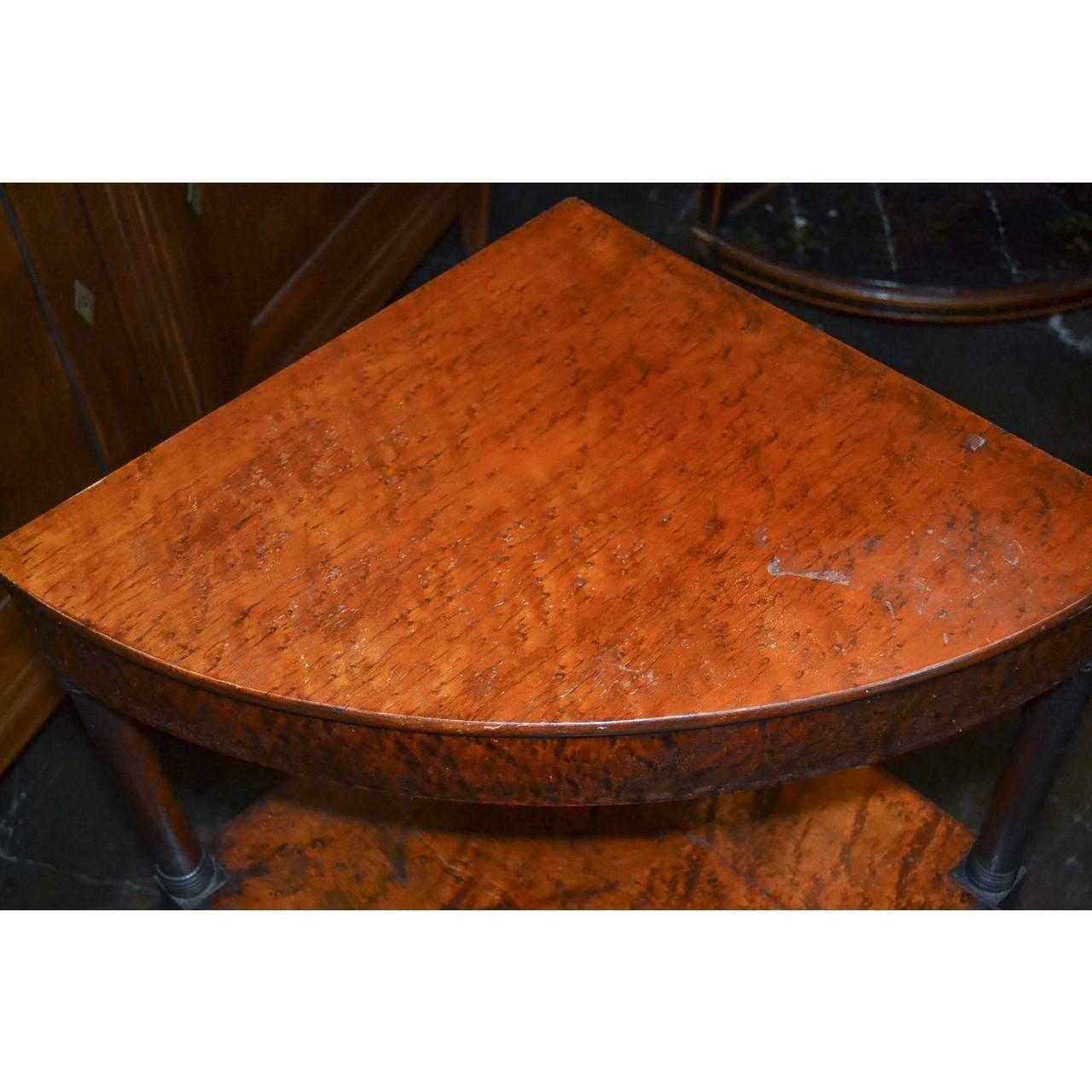 Hard to find 19th century English burl elm and mahogany corner table. Three turned columns separate the two tiers and a single drawer. The whole on tapered and reeded legs with steeple feet,

circa 1880.